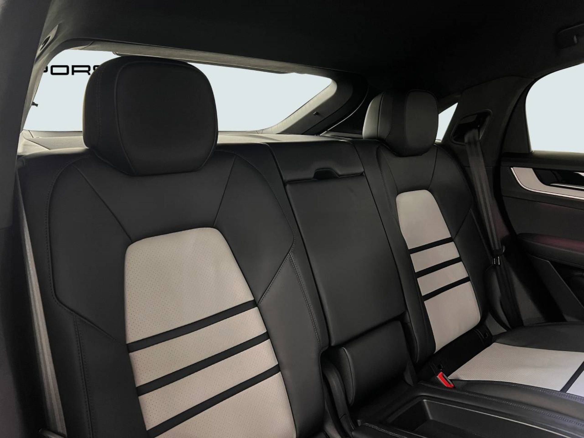PORSCHE Cayenne Turbo E-Hybrid Coupé mit GT-Paket-image-21