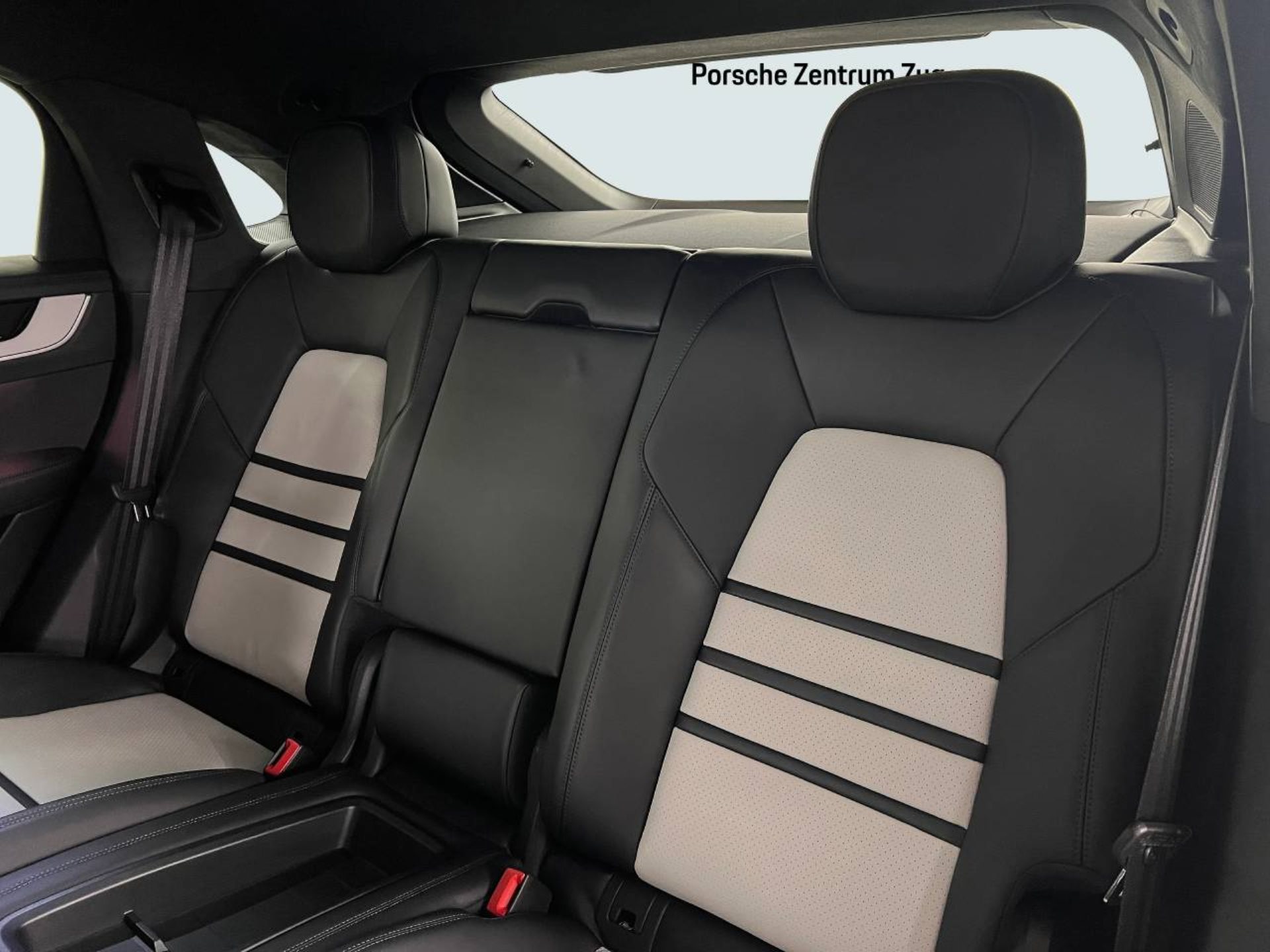 PORSCHE Cayenne Turbo E-Hybrid Coupé mit GT-Paket-image-22