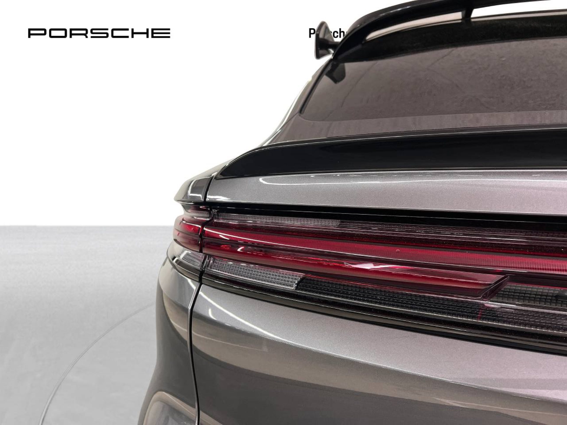 PORSCHE Cayenne Turbo E-Hybrid Coupé mit GT-Paket-image-12