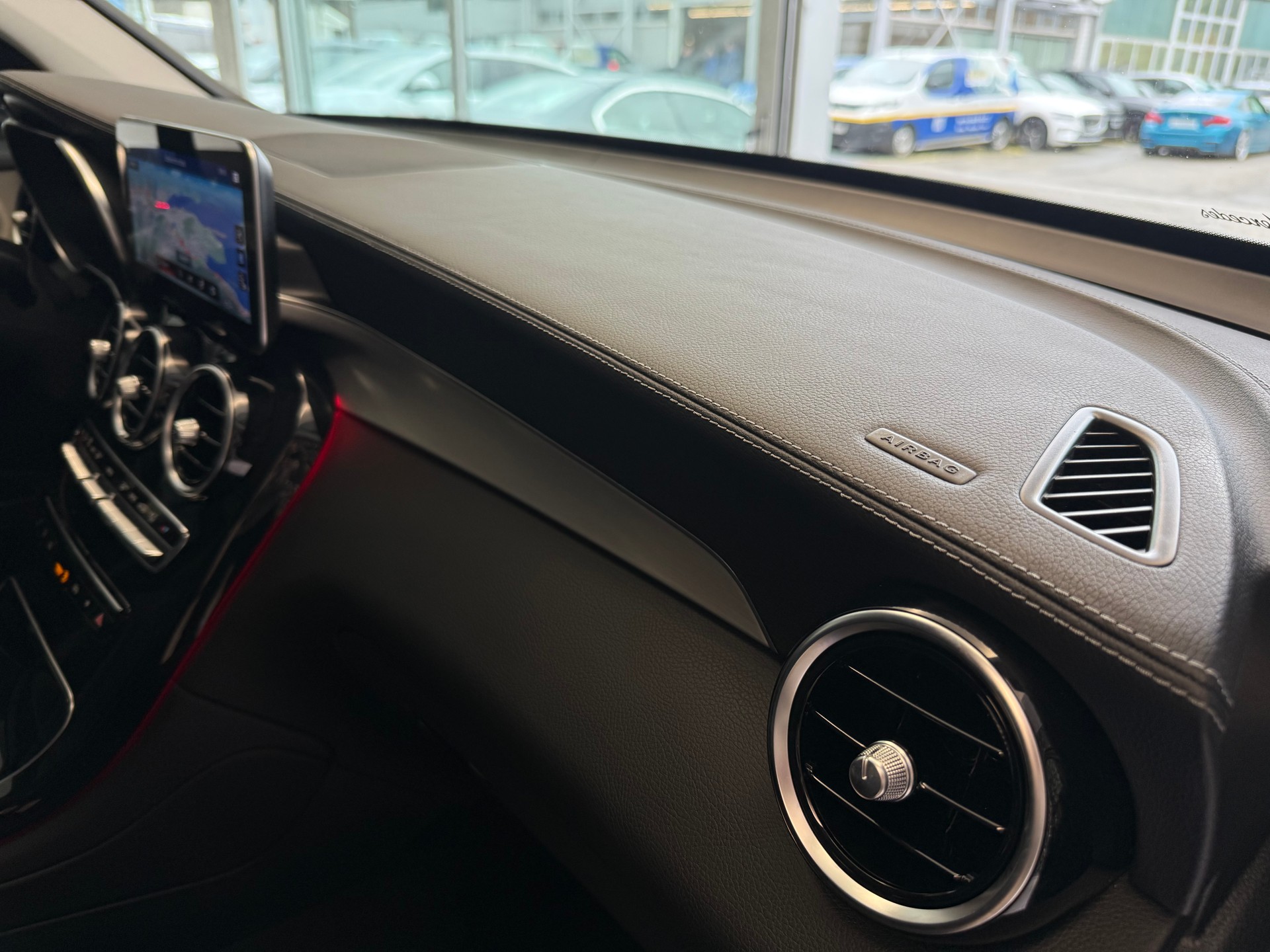 MERCEDES-BENZ GLC 220 d AMG Line 4Matic 9G-Tronic-image-16