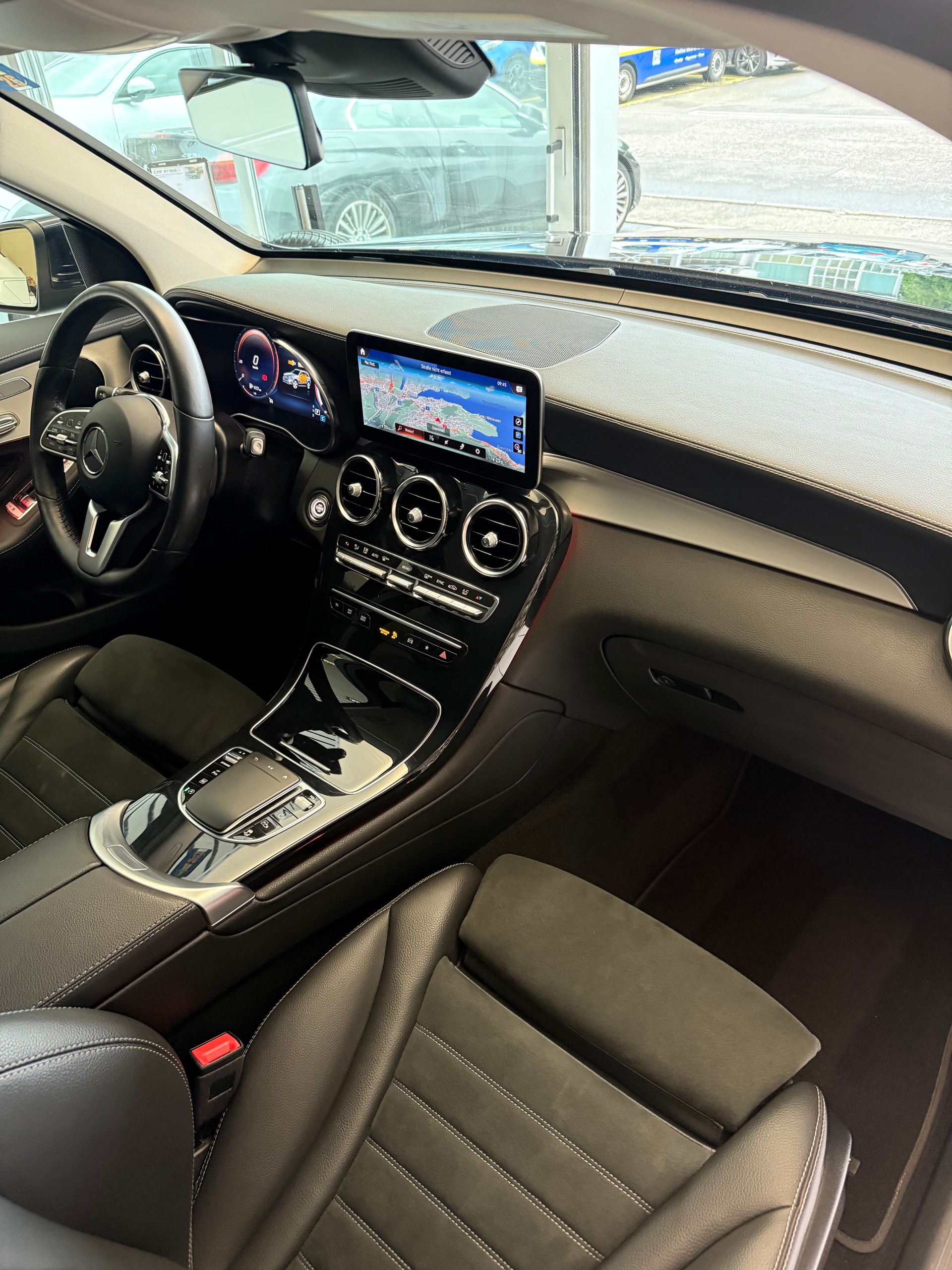 MERCEDES-BENZ GLC 220 d AMG Line 4Matic 9G-Tronic-image-12