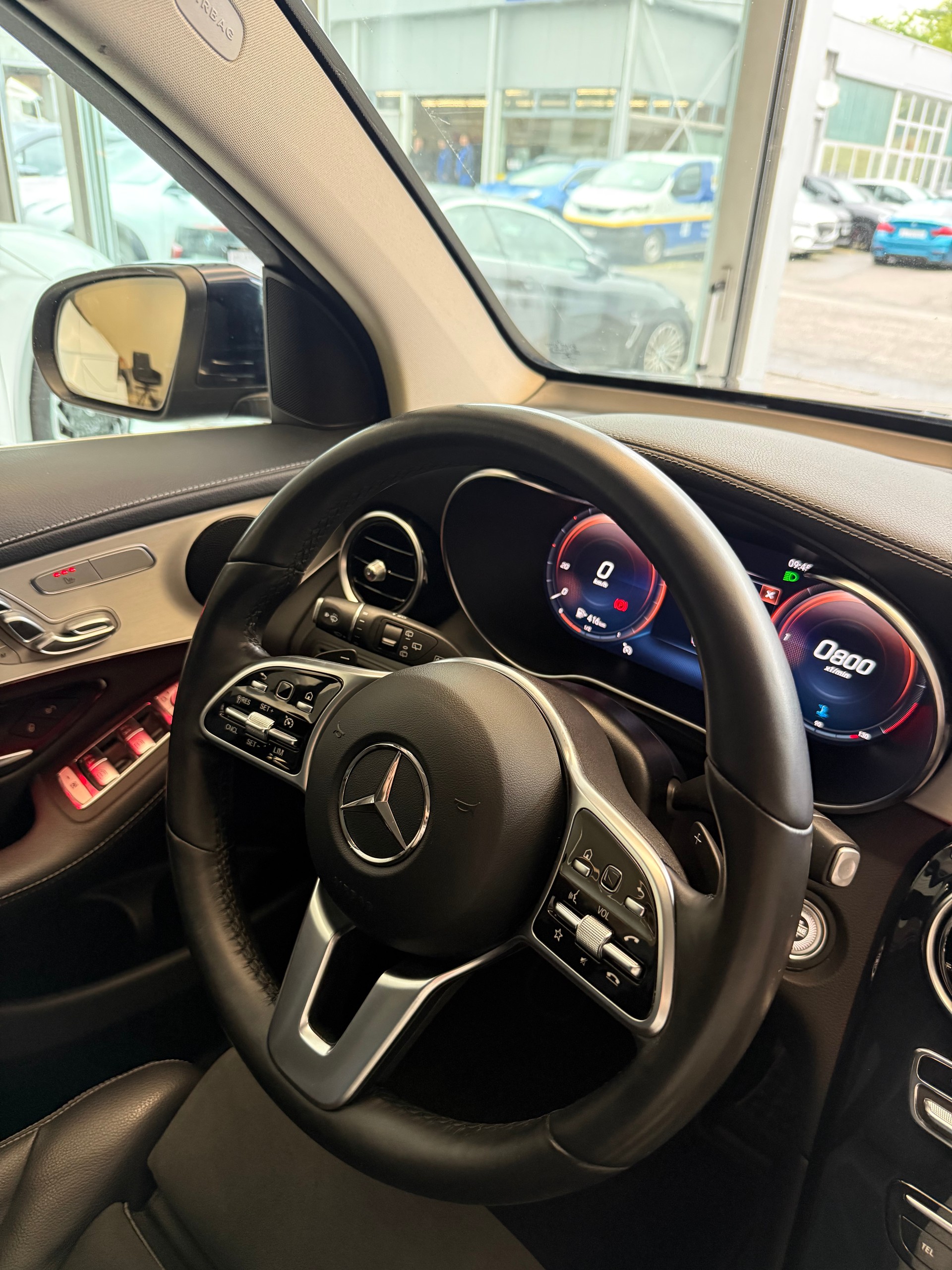 MERCEDES-BENZ GLC 220 d AMG Line 4Matic 9G-Tronic-image-13