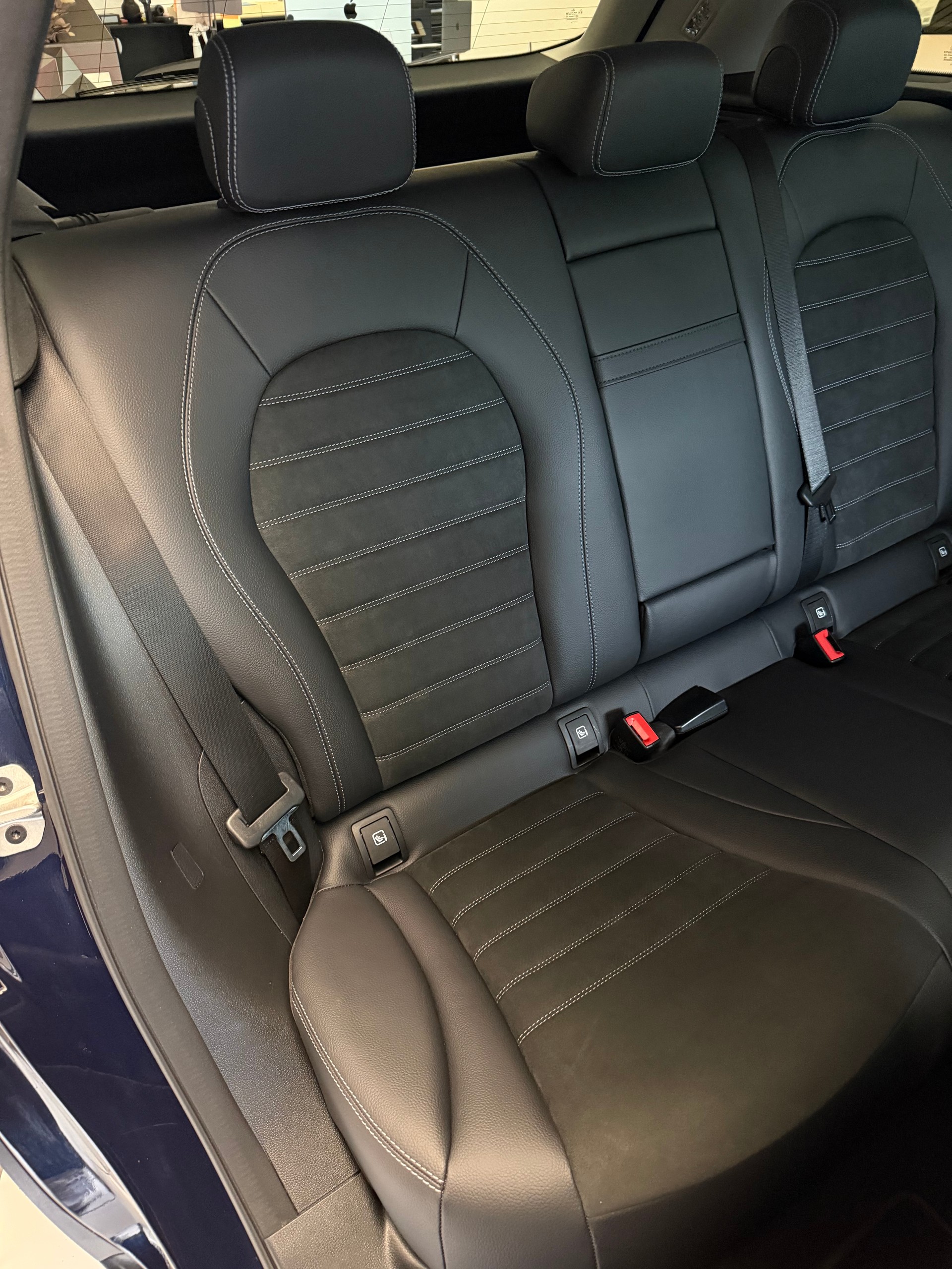 MERCEDES-BENZ GLC 220 d AMG Line 4Matic 9G-Tronic-image-9