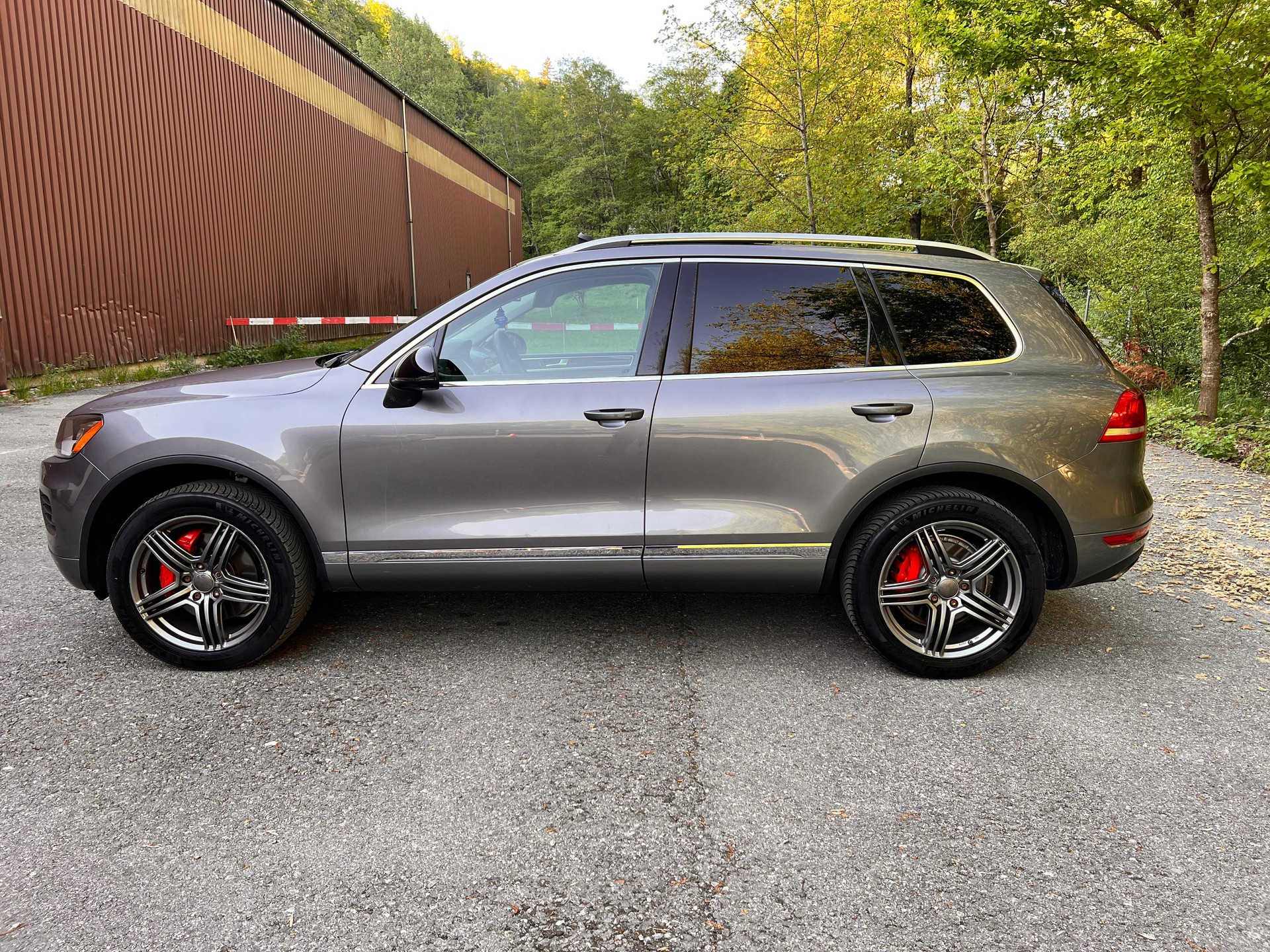 VW Touareg 3.0 TSI Hybrid Tiptronic-image-2