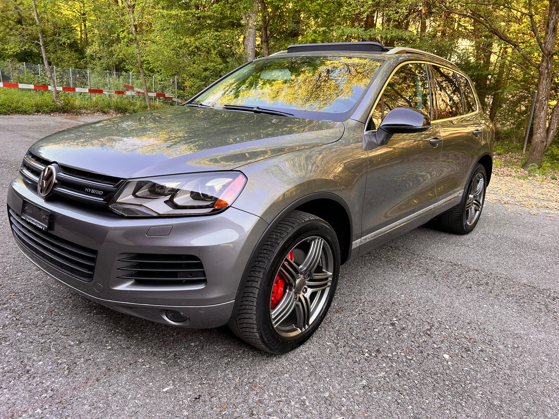 VW Touareg 3.0 TSI Hybrid Tiptronic-image-1