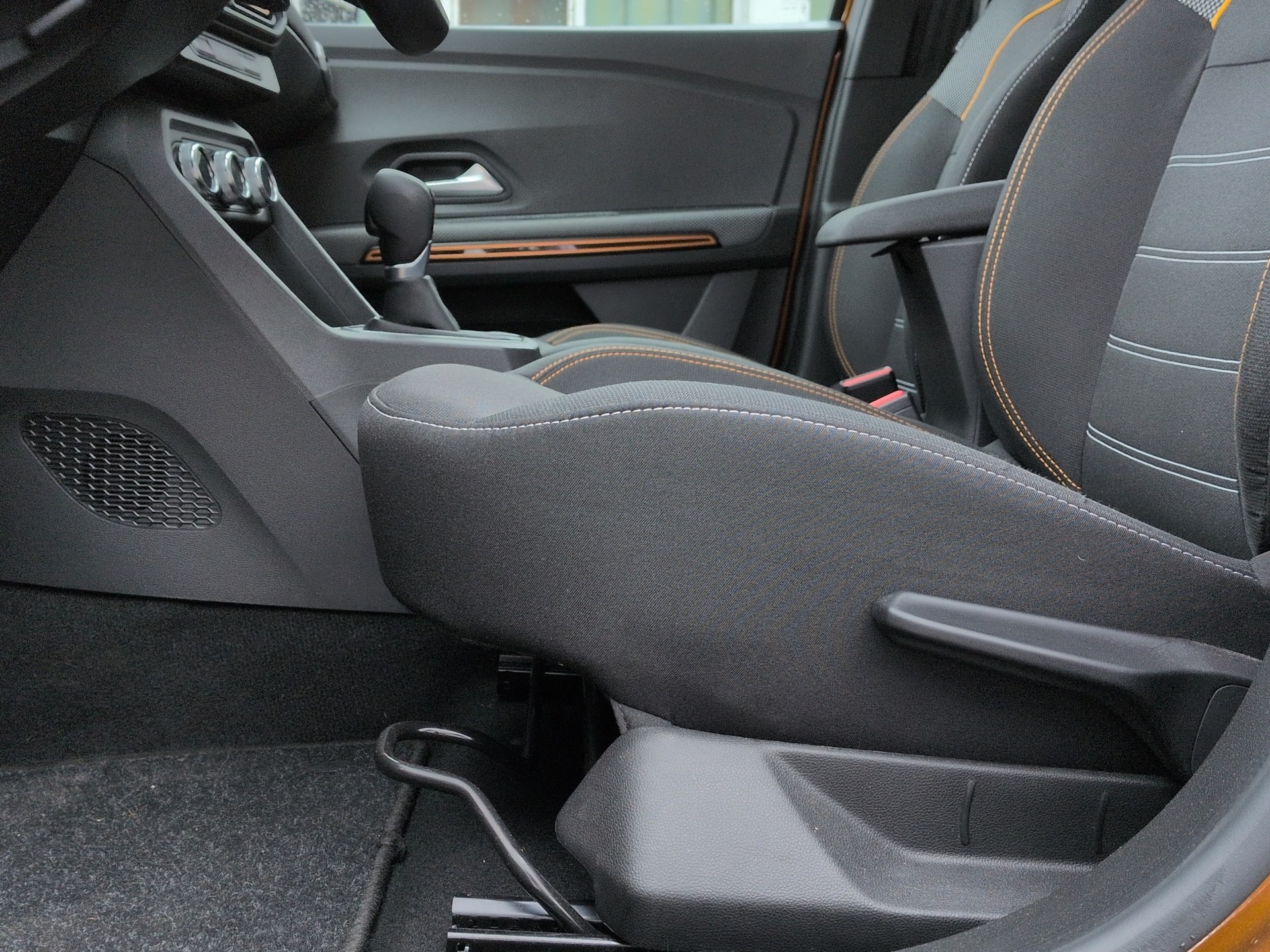 DACIA Sandero TCe 90 Comfort CVT-image-19