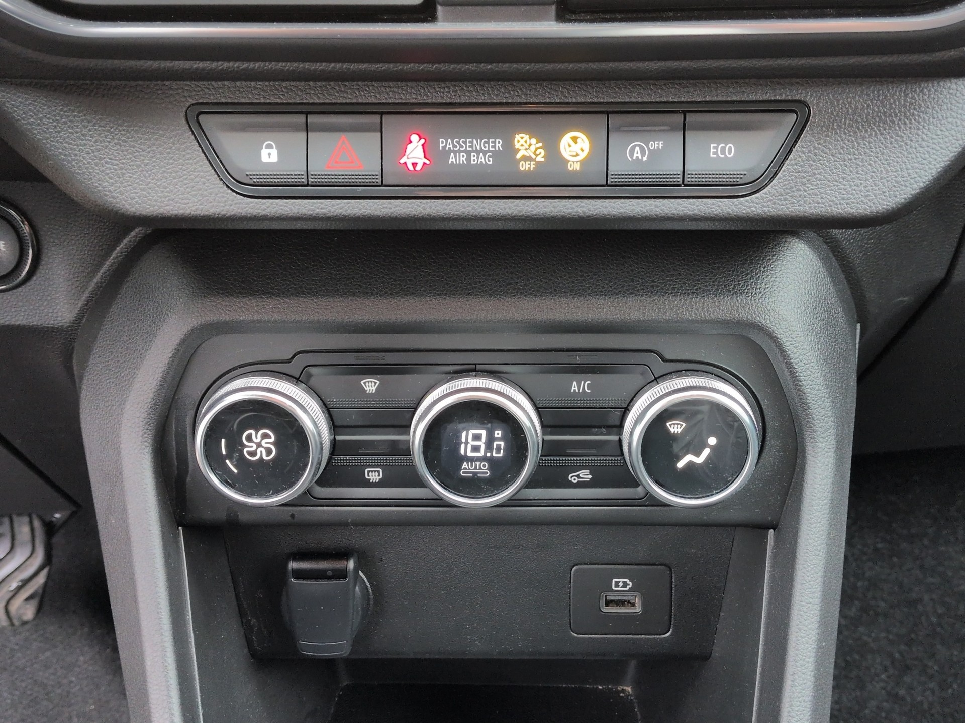 DACIA Sandero TCe 90 Comfort CVT-image-21