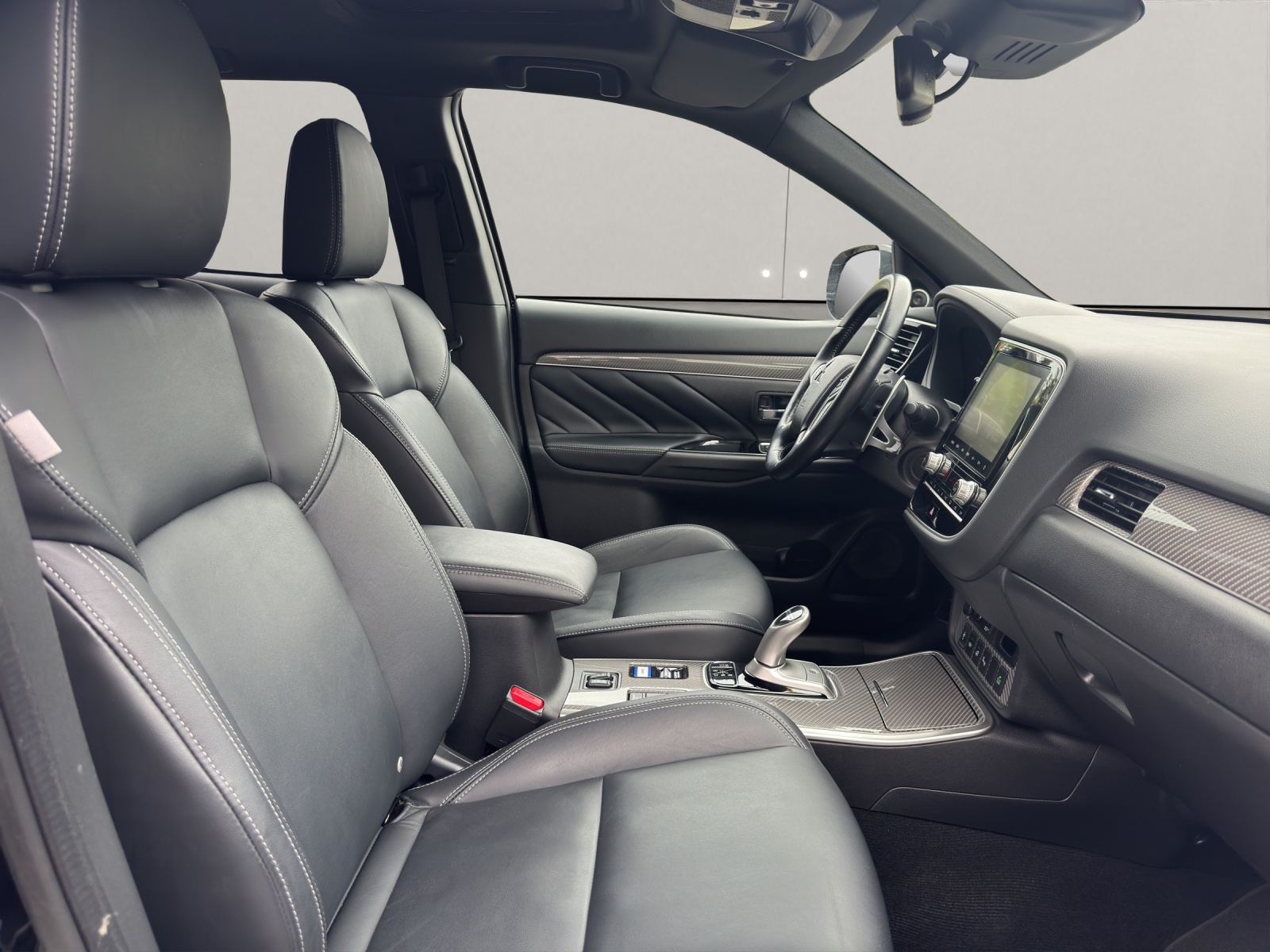 MITSUBISHI Outlander 2.4 PHEV Diamond-image-9