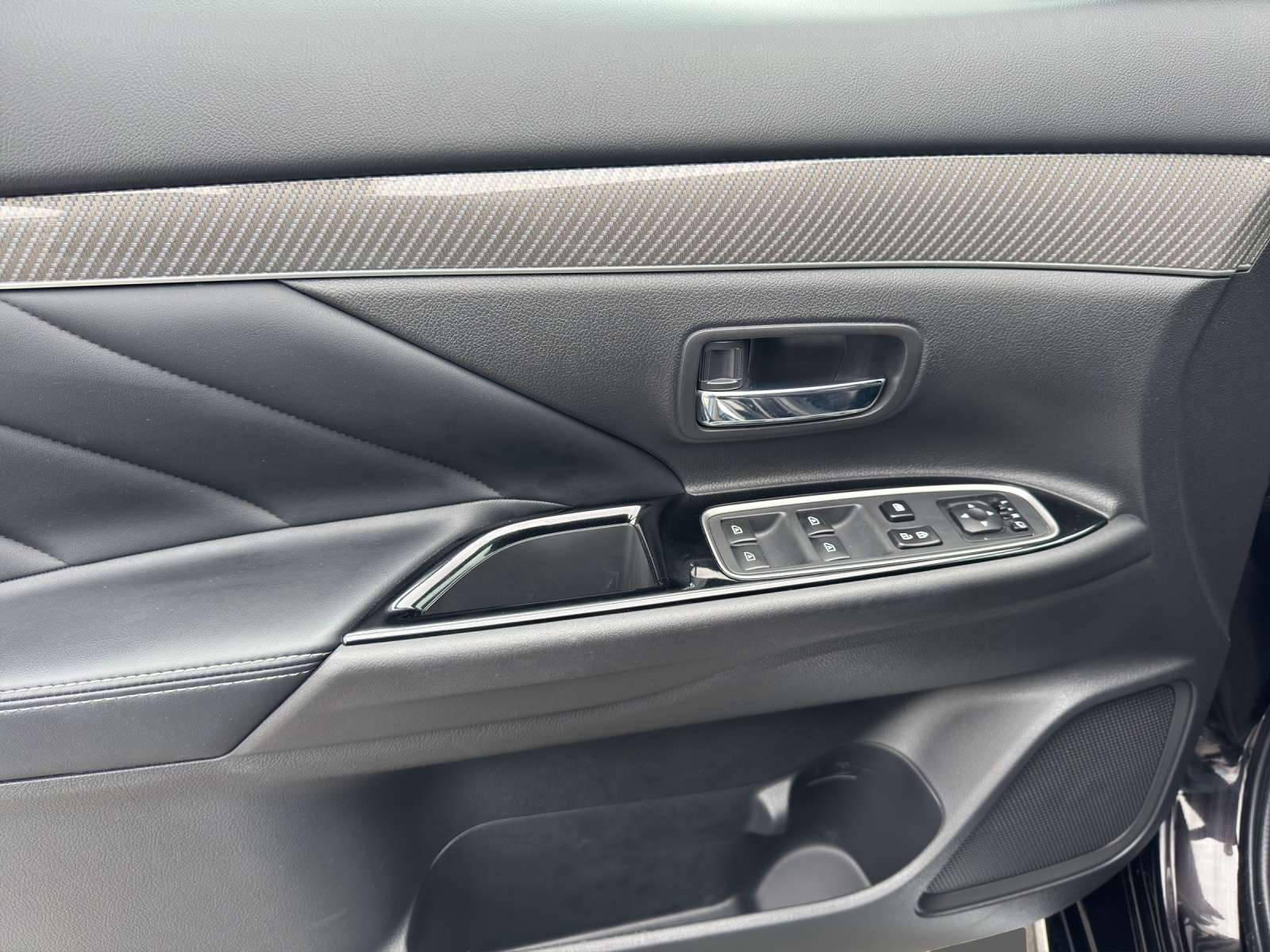MITSUBISHI Outlander 2.4 PHEV Diamond-image-13