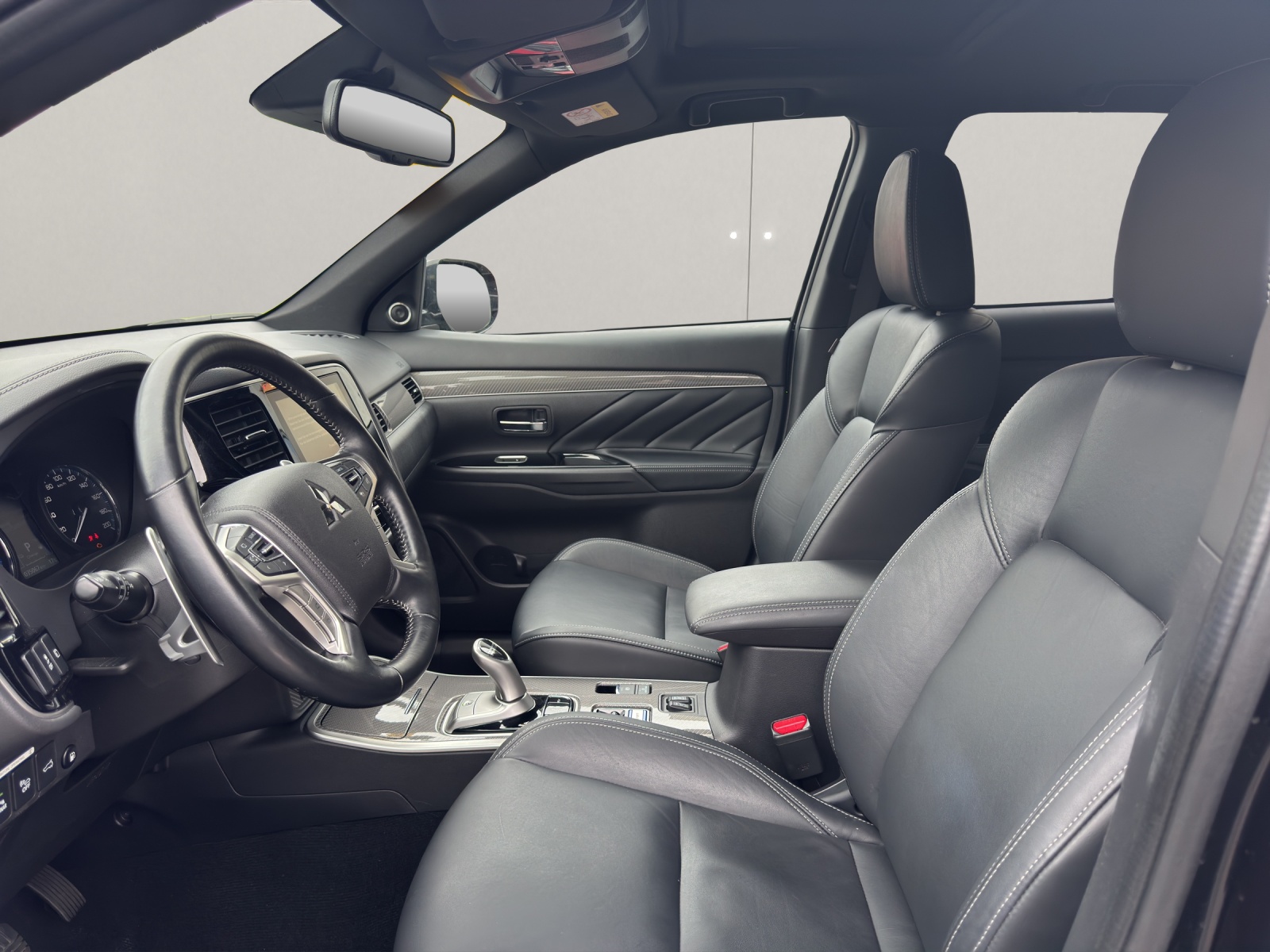MITSUBISHI Outlander 2.4 PHEV Diamond-image-8