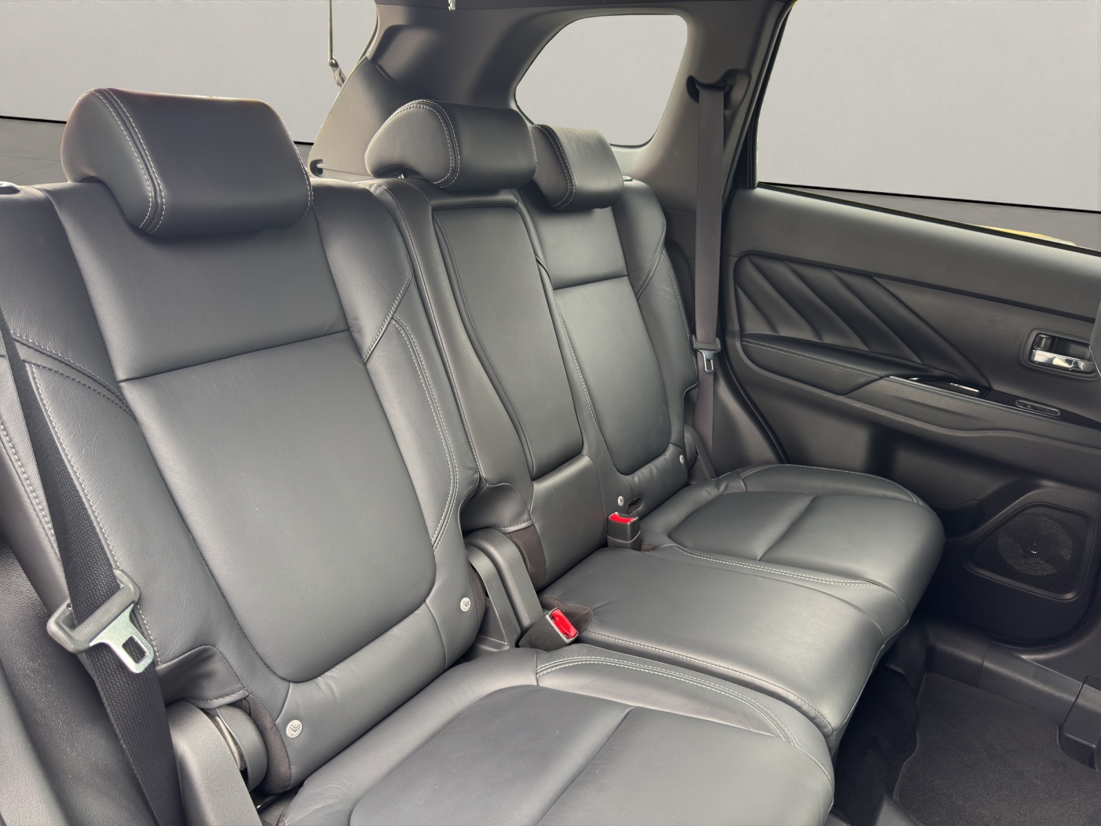 MITSUBISHI Outlander 2.4 PHEV Diamond-image-12