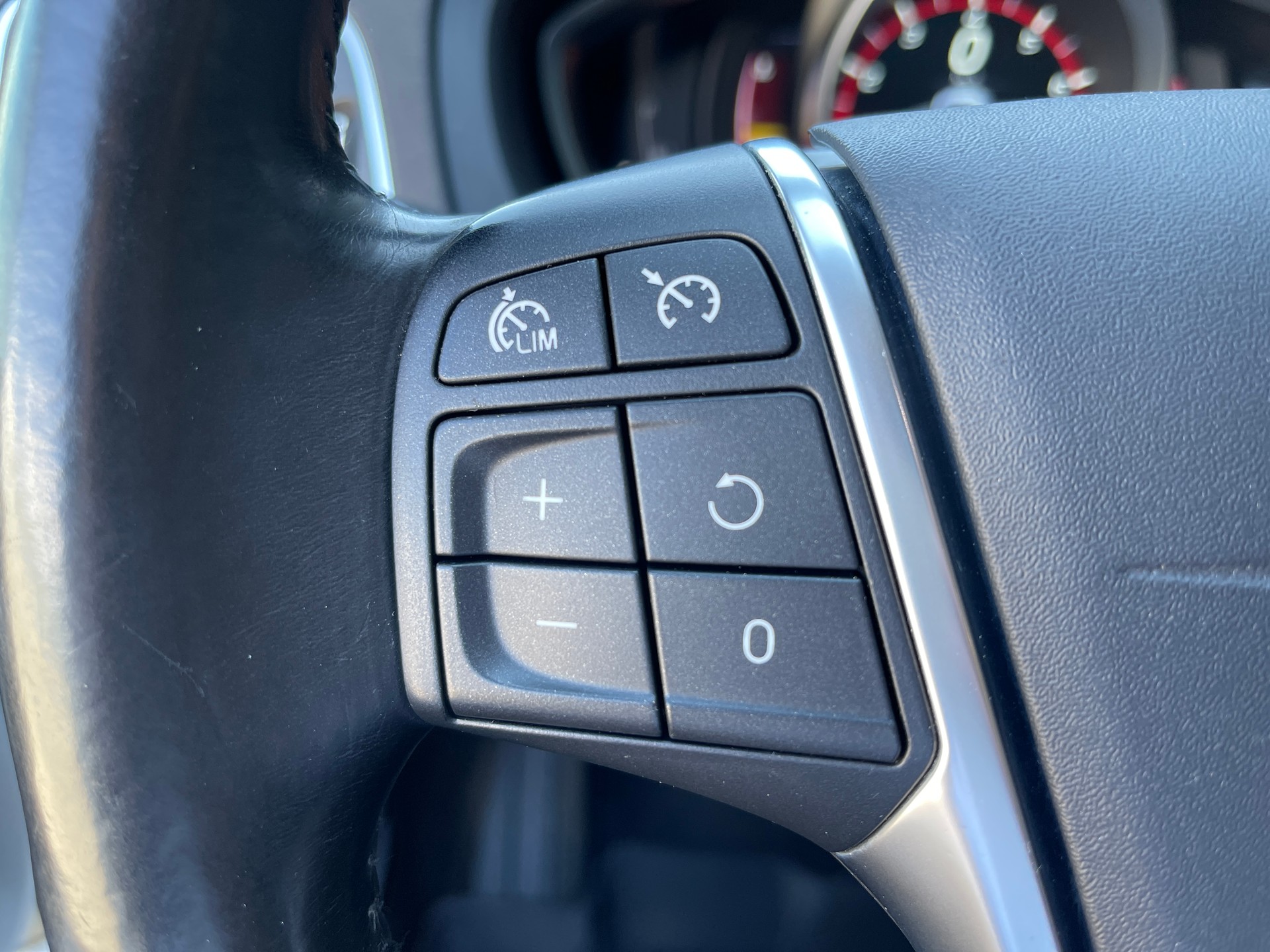 VOLVO V40 Cross Country T5 AWD Summum Geartronic-image-9