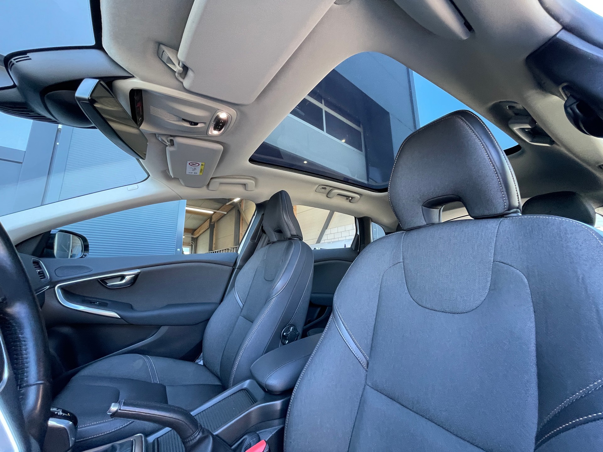 VOLVO V40 Cross Country T5 AWD Summum Geartronic-image-12