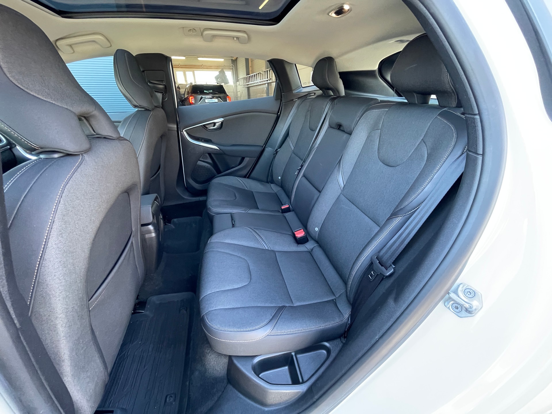 VOLVO V40 Cross Country T5 AWD Summum Geartronic-image-13