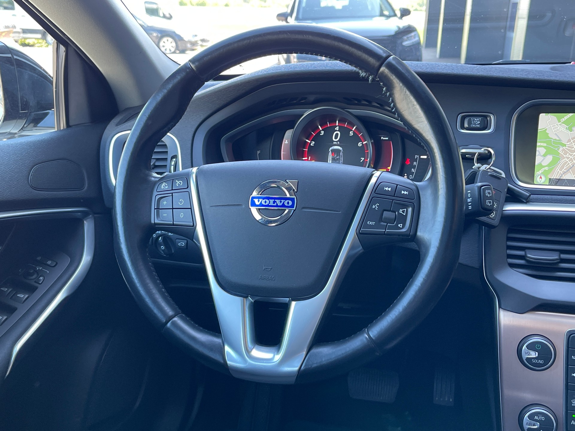 VOLVO V40 Cross Country T5 AWD Summum Geartronic-image-8