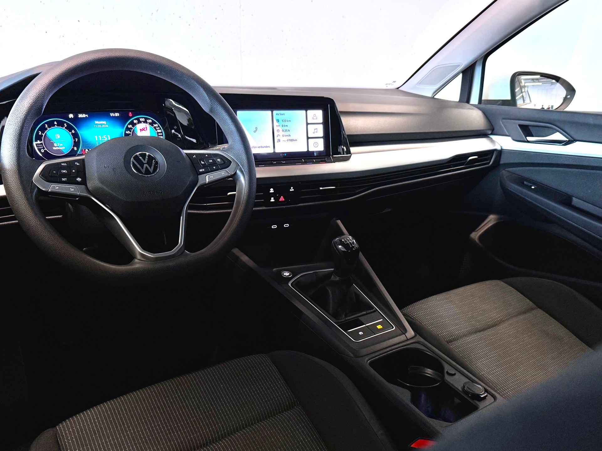 VW Golf 1.0 TSI Value-image-13