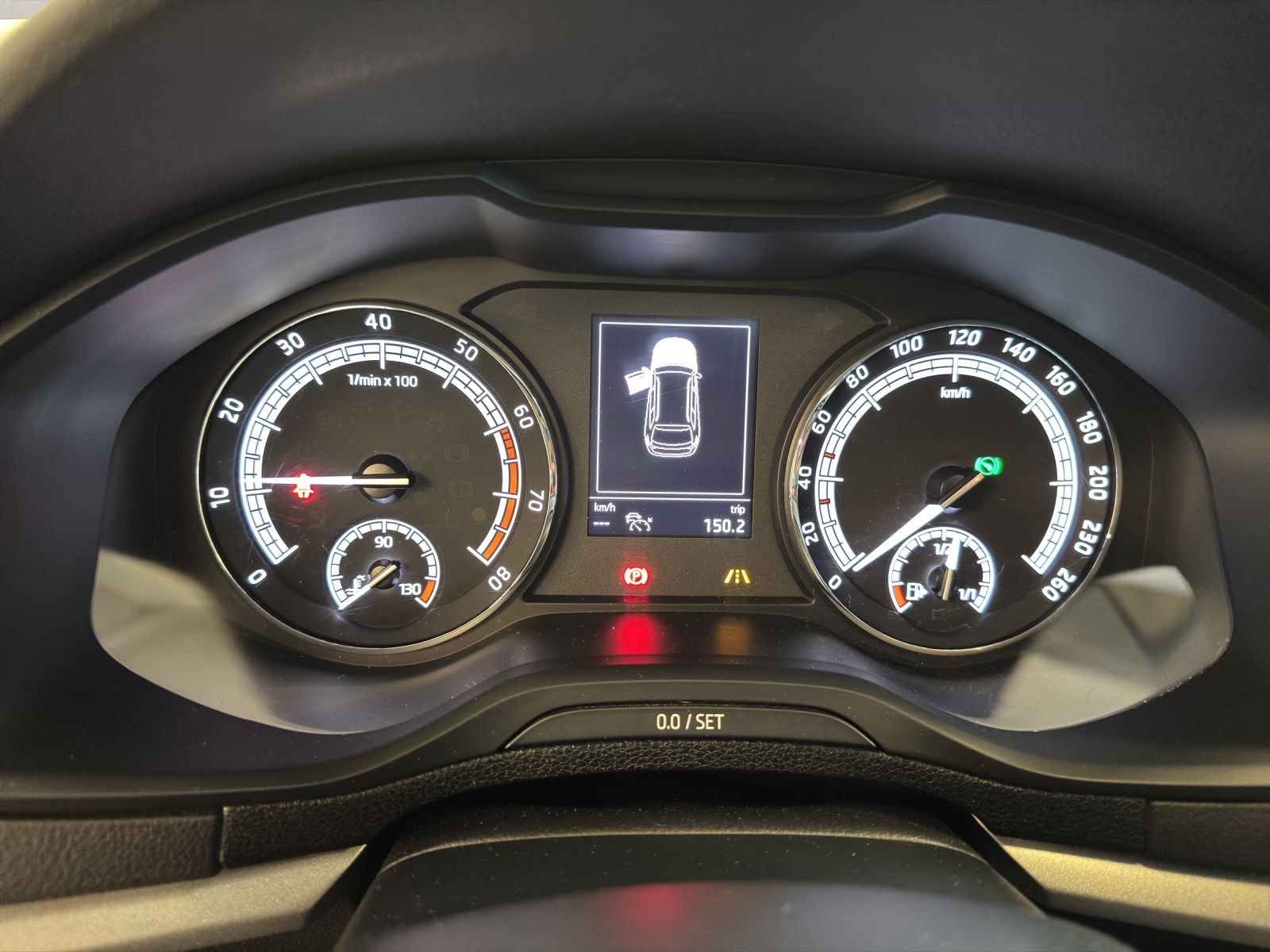 SKODA Karoq 1.5 TSI Ambition DSG-image-11