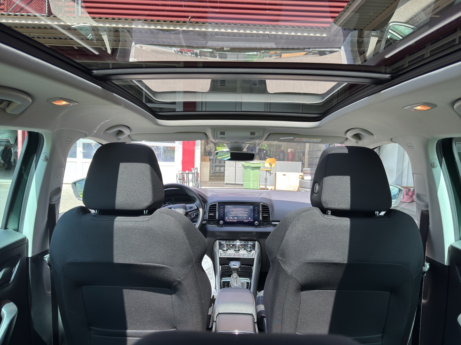 SKODA Karoq 1.5 TSI Ambition DSG-image-5