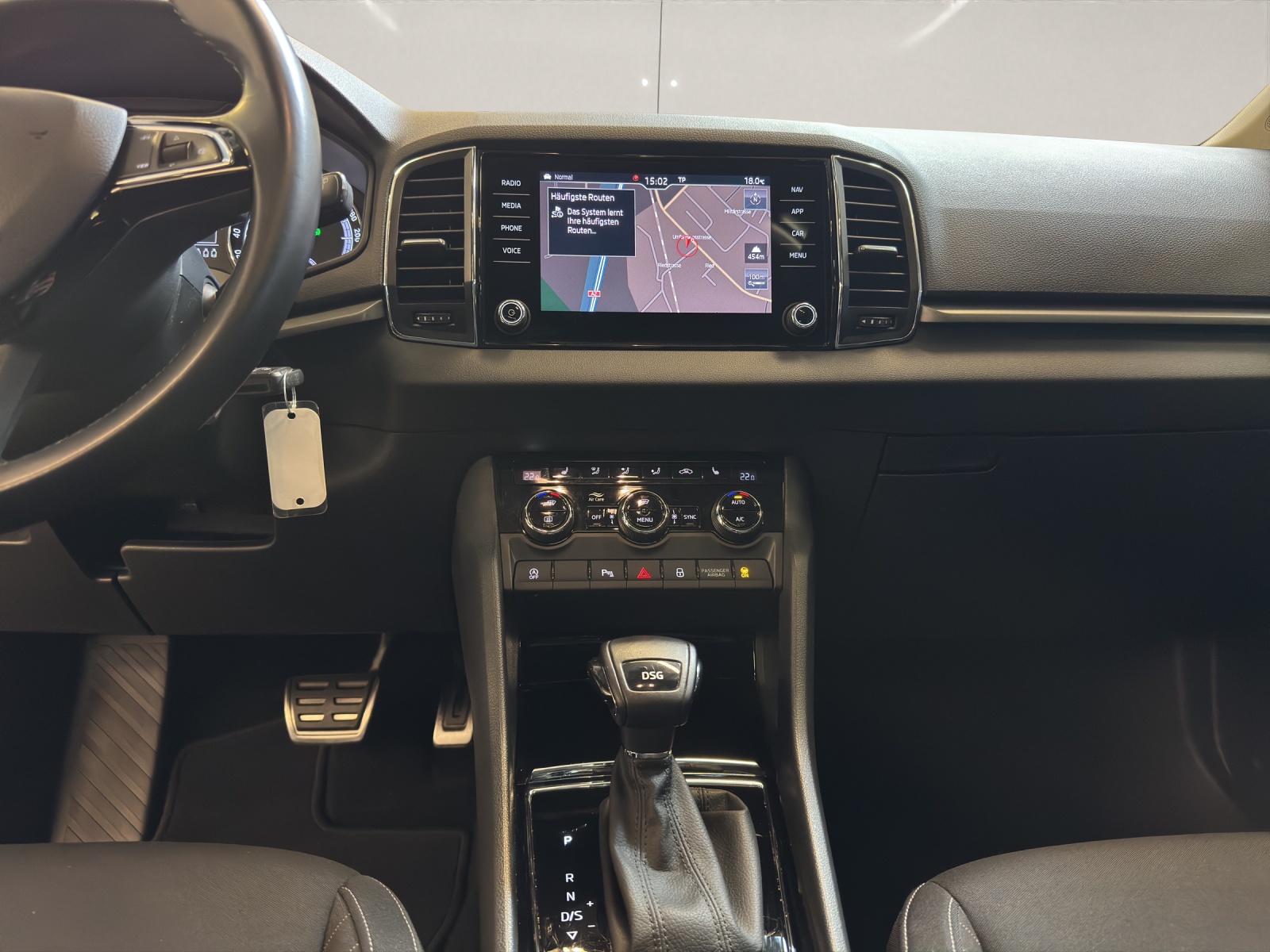SKODA Karoq 1.5 TSI Ambition DSG-image-9