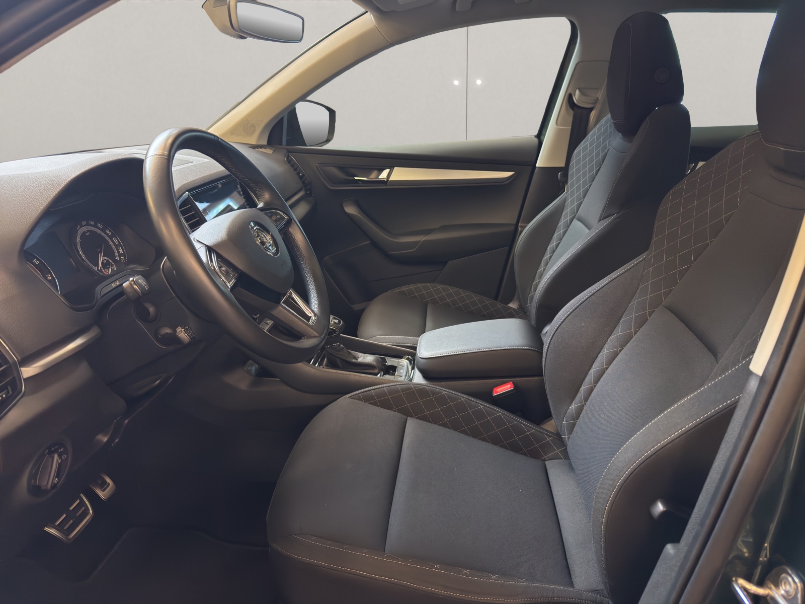 SKODA Karoq 1.5 TSI Ambition DSG-image-13
