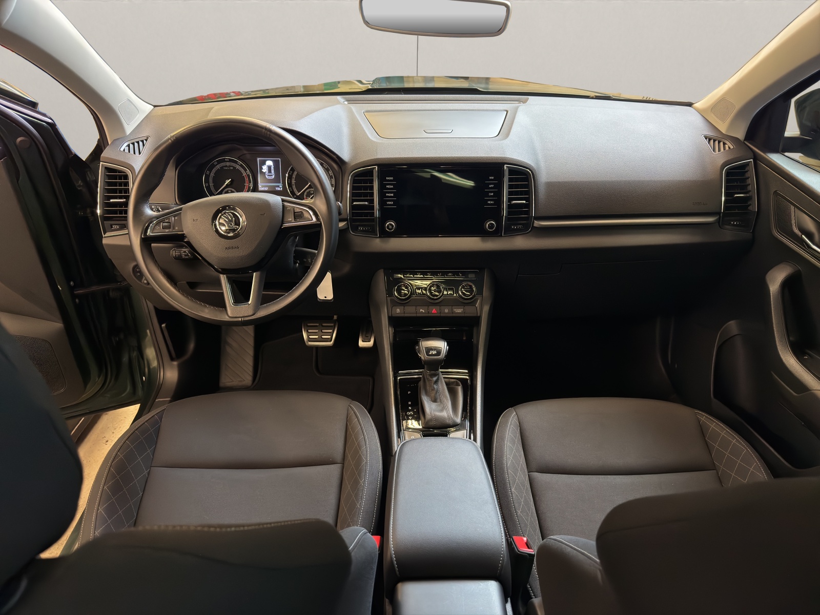 SKODA Karoq 1.5 TSI Ambition DSG-image-8