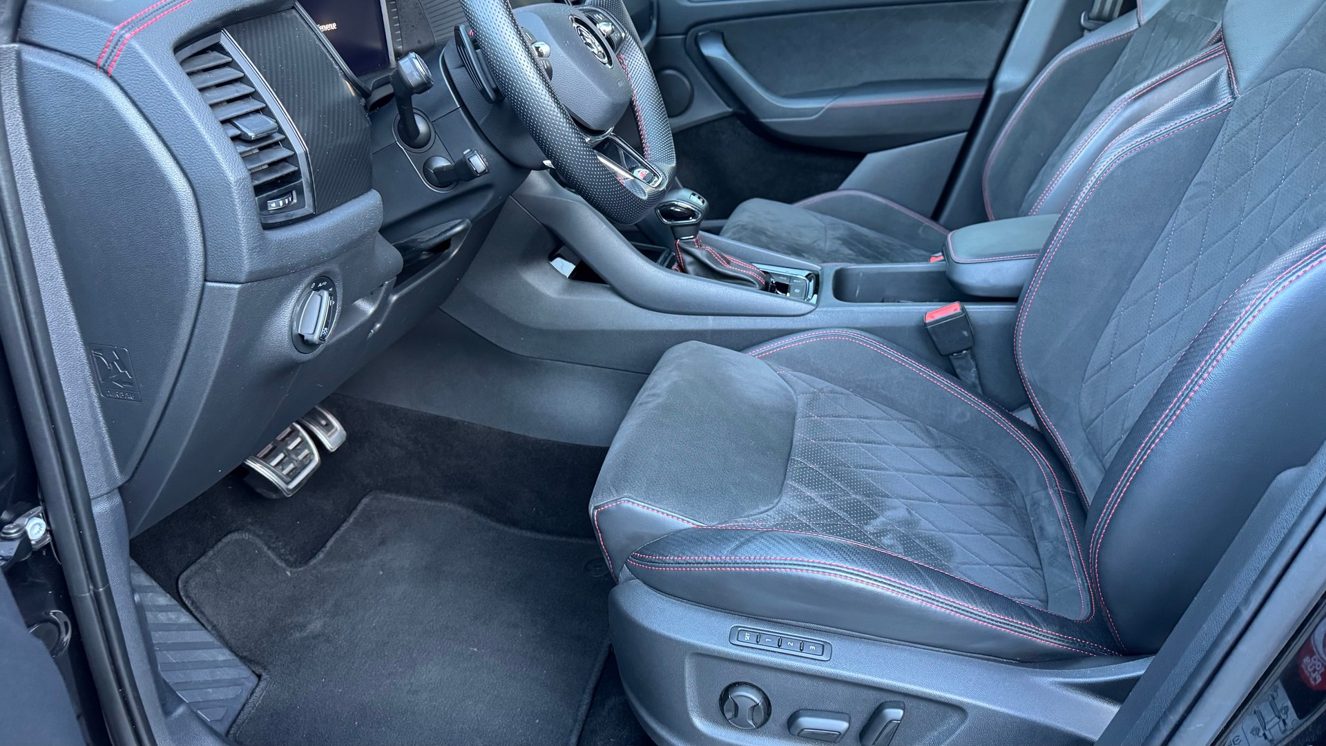 SKODA Kodiaq 2.0 TSI 4x4 RS-image-8
