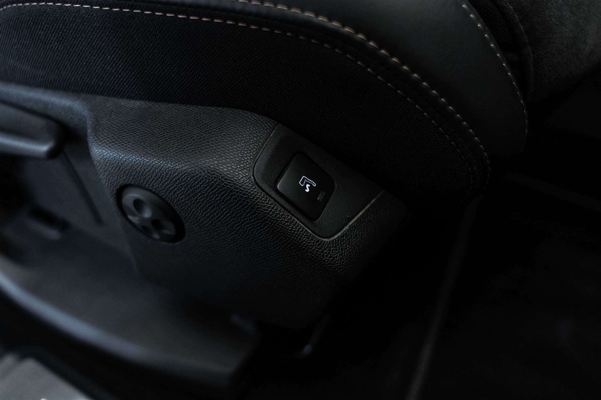 PEUGEOT 3008 2.0 BlueHDi GT EAT-image-15