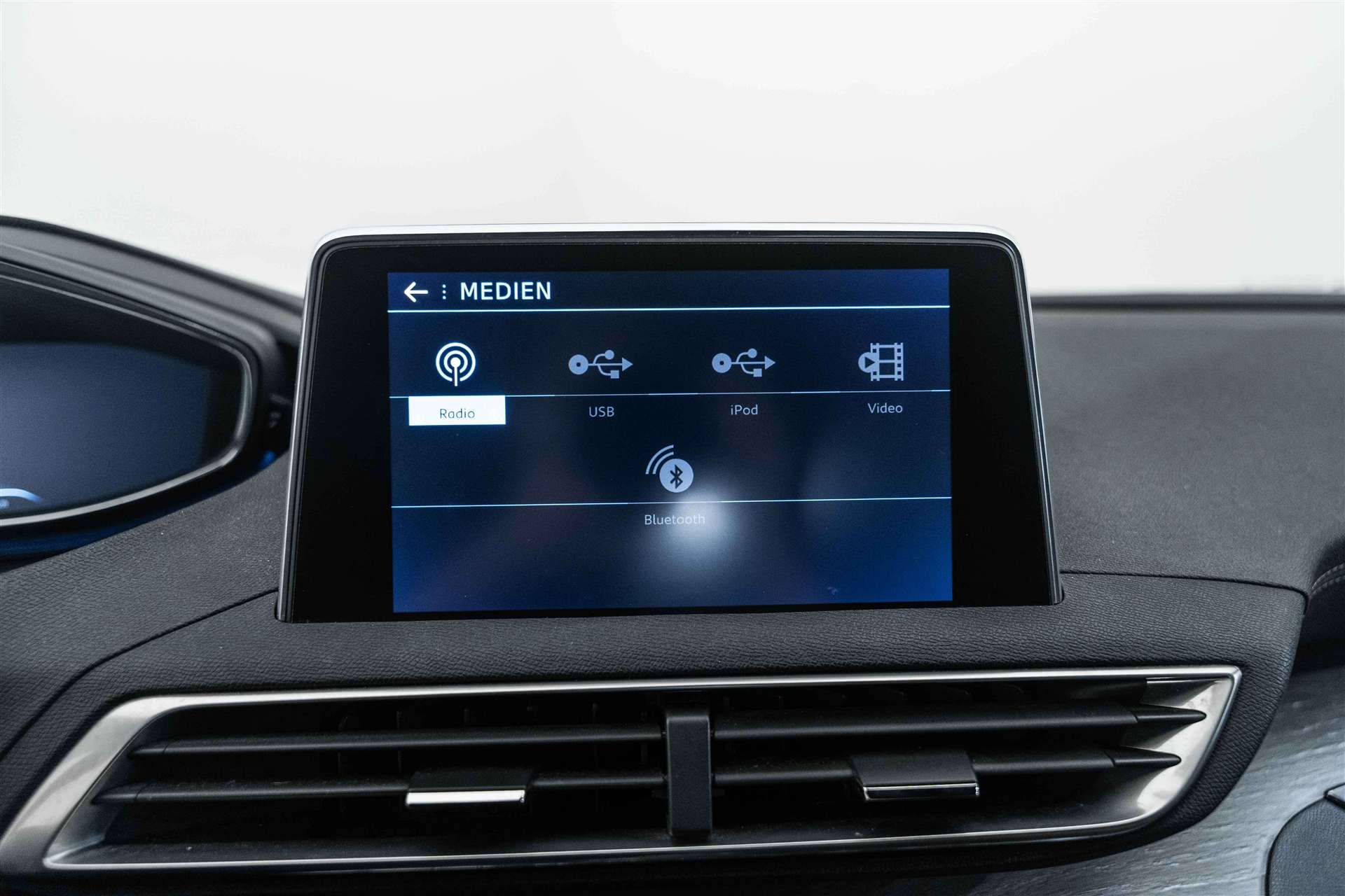 PEUGEOT 3008 2.0 BlueHDi GT EAT-image-22