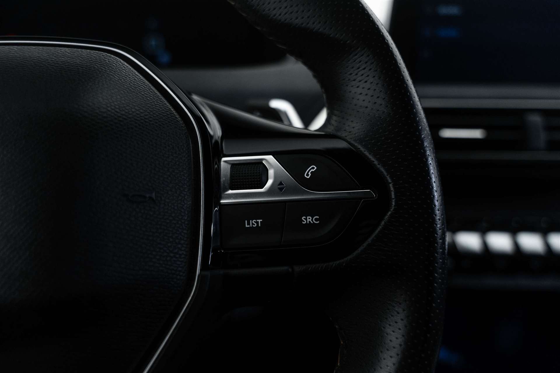 PEUGEOT 3008 2.0 BlueHDi GT EAT-image-19