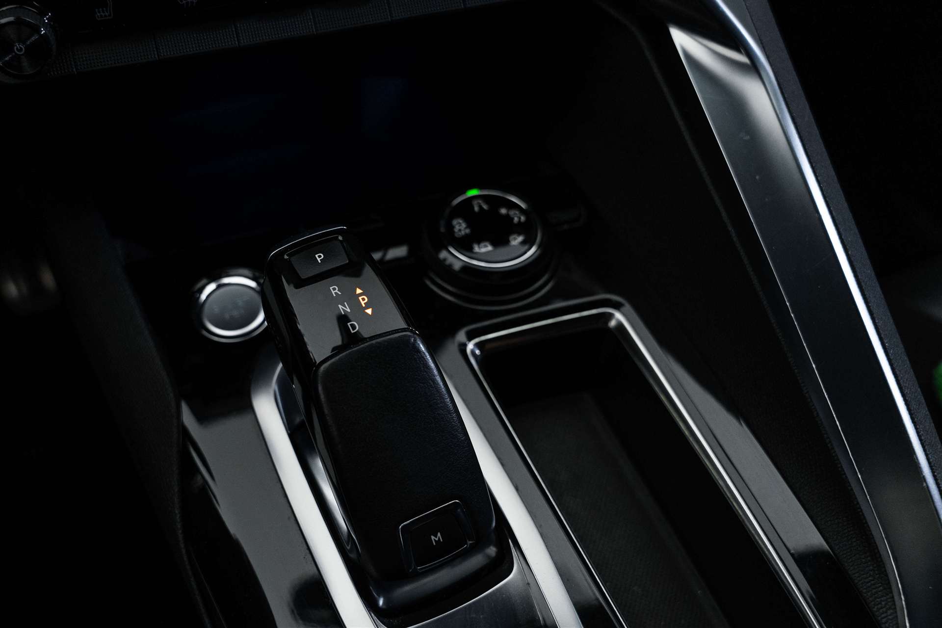PEUGEOT 3008 2.0 BlueHDi GT EAT-image-28