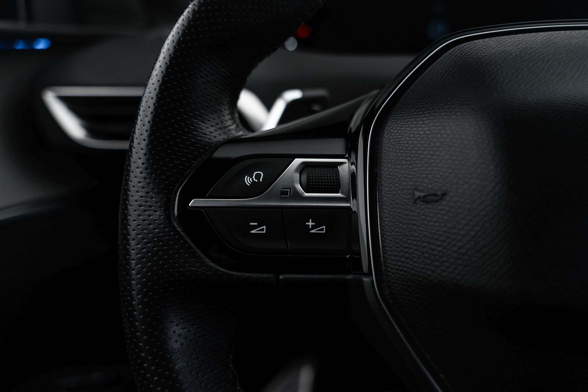 PEUGEOT 3008 2.0 BlueHDi GT EAT-image-17