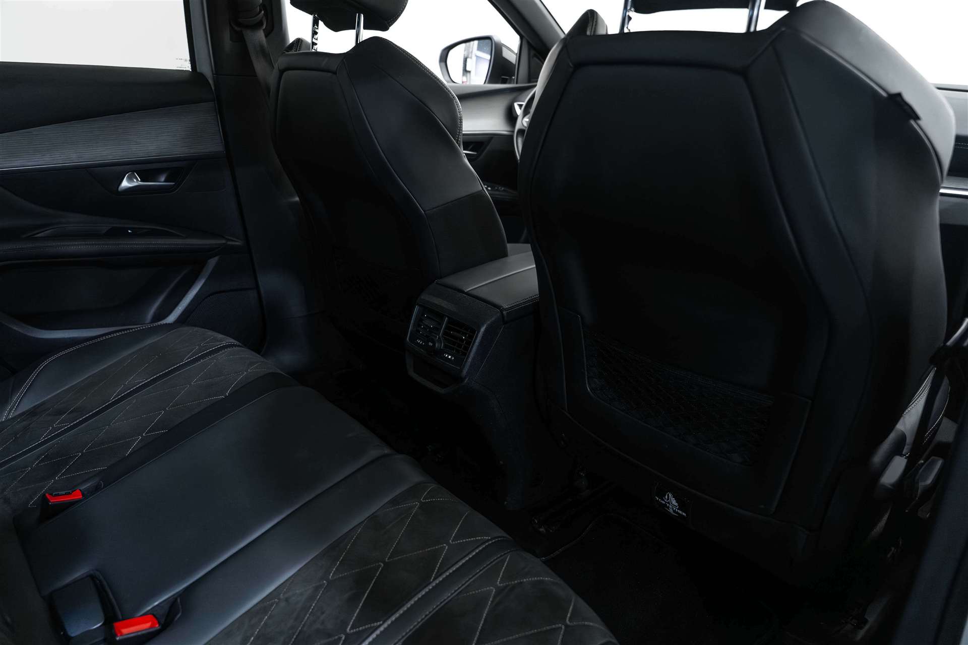 PEUGEOT 3008 2.0 BlueHDi GT EAT-image-13