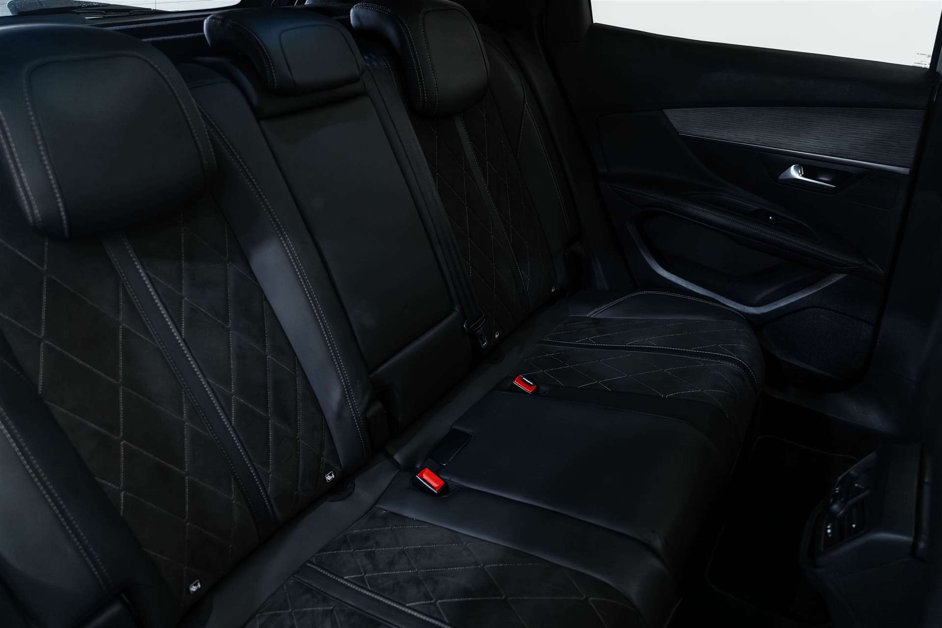 PEUGEOT 3008 2.0 BlueHDi GT EAT-image-14