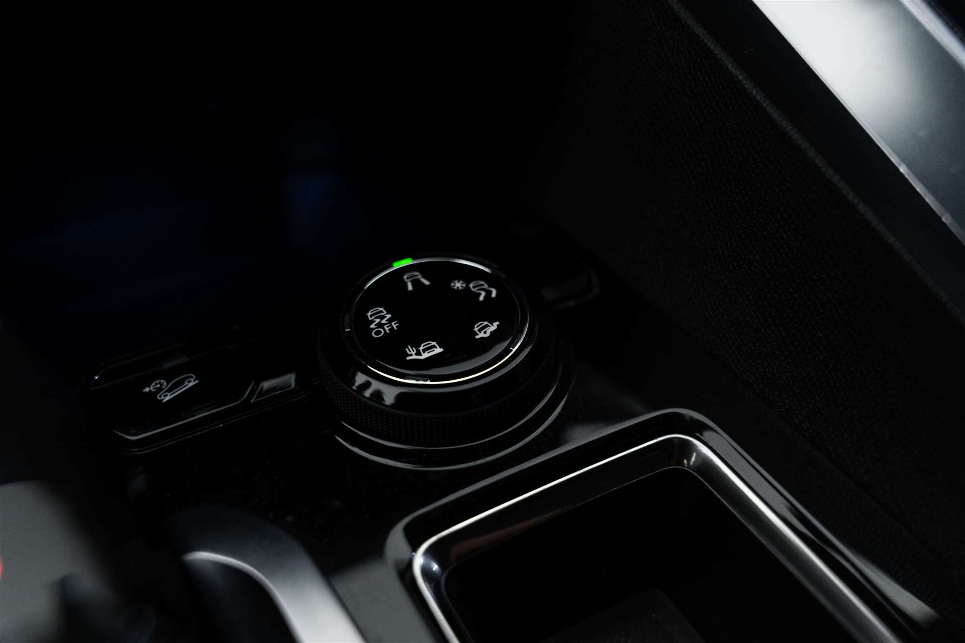 PEUGEOT 3008 2.0 BlueHDi GT EAT-image-27