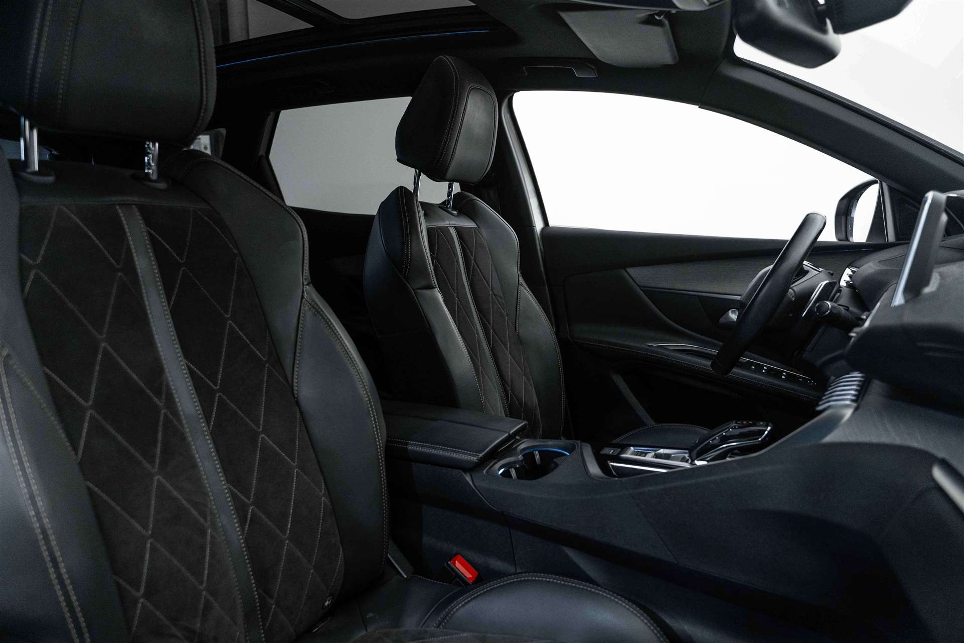 PEUGEOT 3008 2.0 BlueHDi GT EAT-image-11
