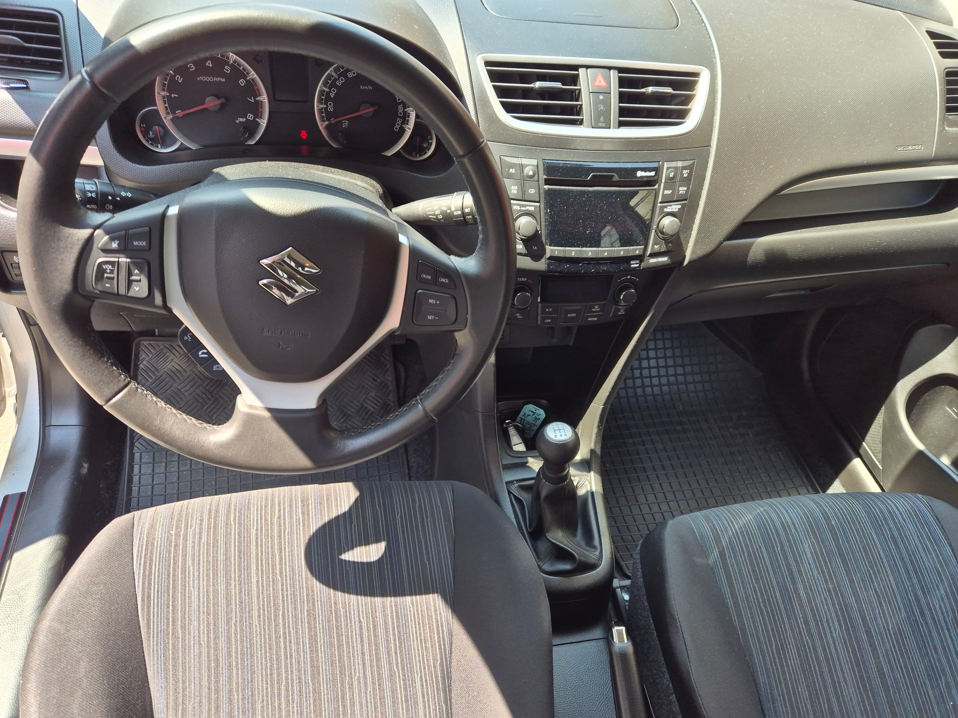 SUZUKI Swift 1.2i 16V PizSulai Top 4x4-image-4