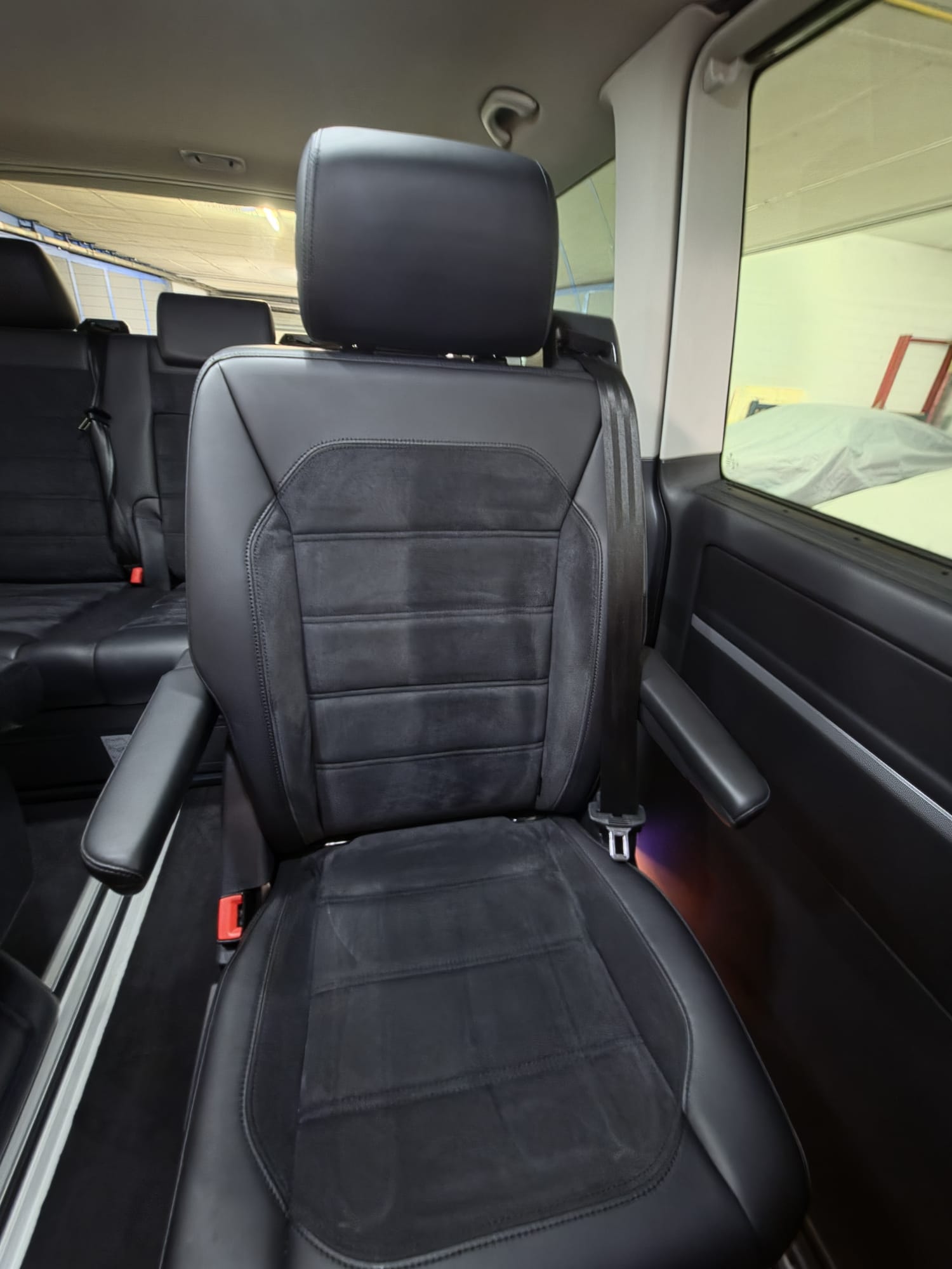 VW T6 Multivan 2.0 Bi-TDI Highline 4Motion-image-18