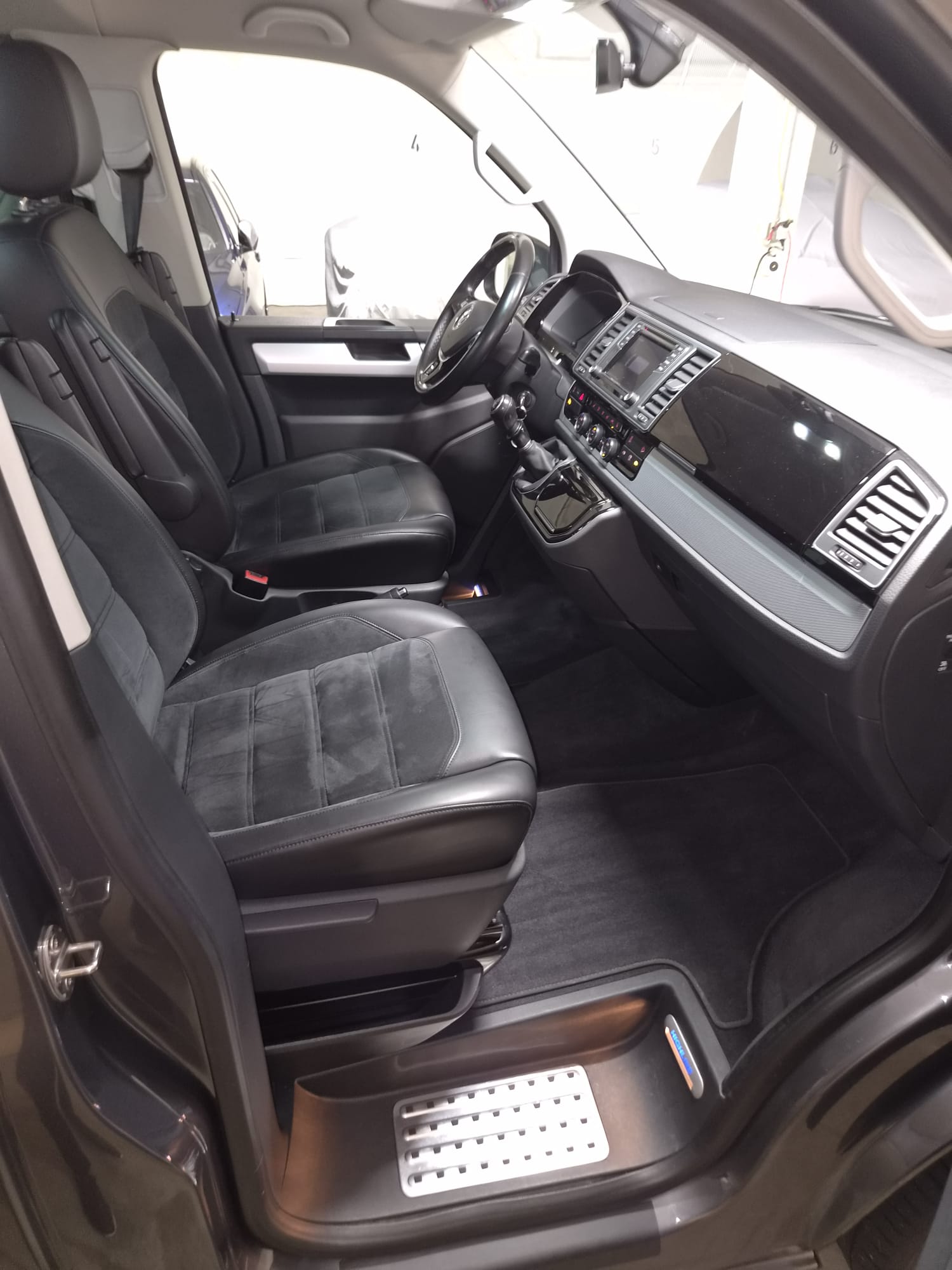 VW T6 Multivan 2.0 Bi-TDI Highline 4Motion-image-19