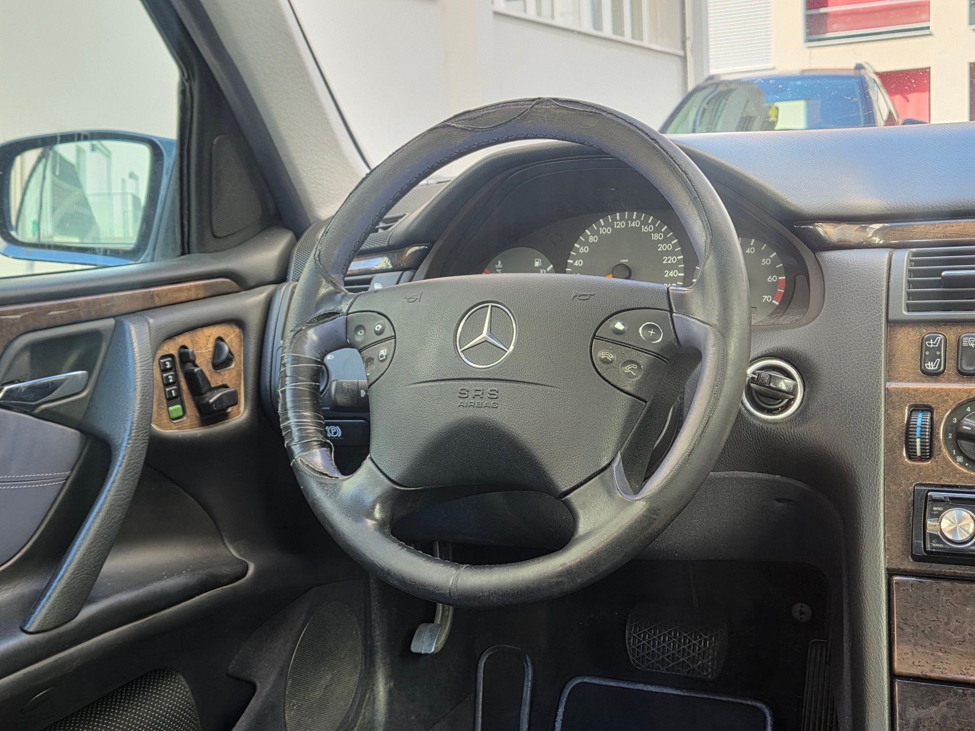 MERCEDES-BENZ E 320 Avantgarde Automatic-image-8