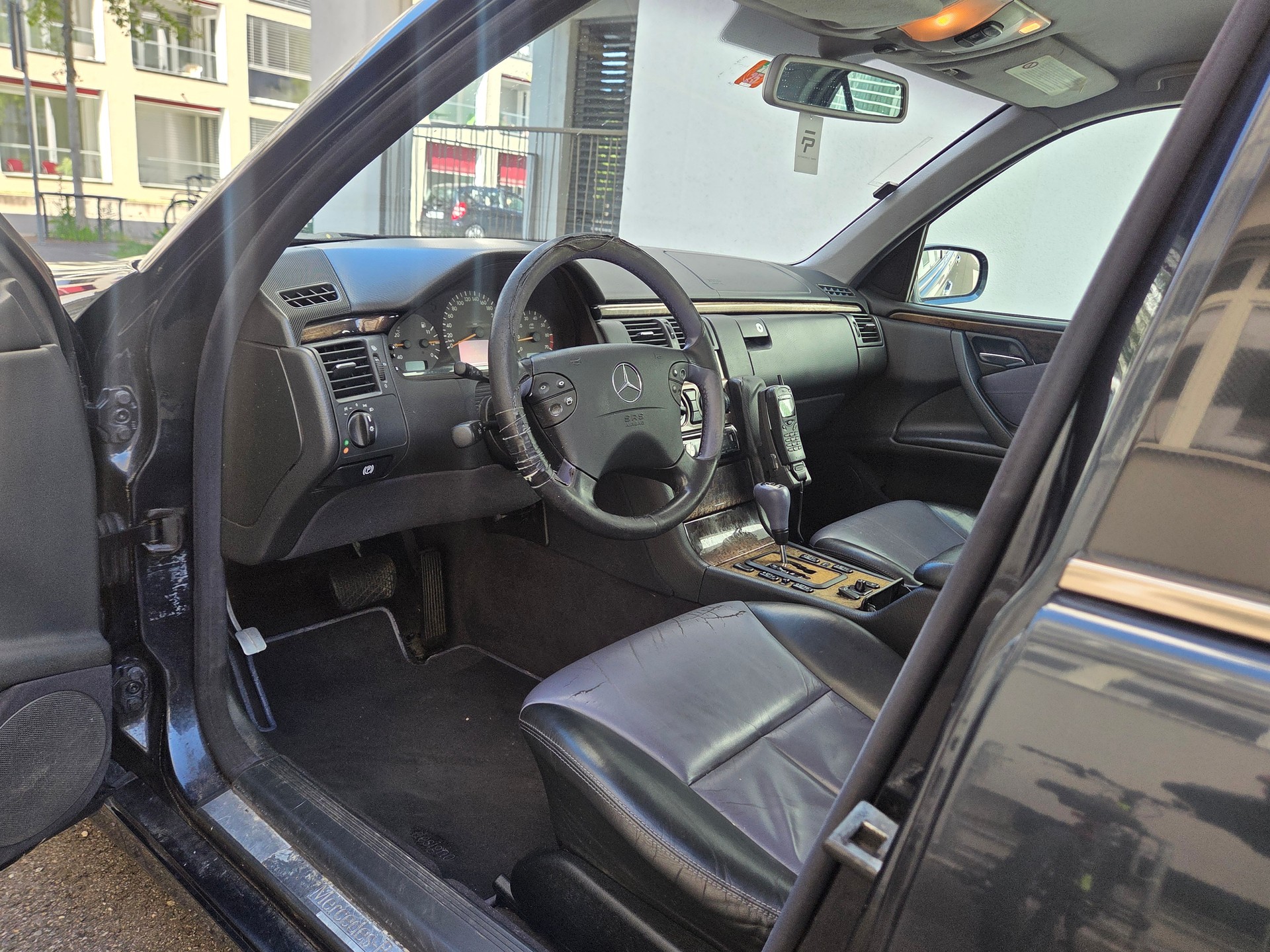 MERCEDES-BENZ E 320 Avantgarde Automatic-image-6