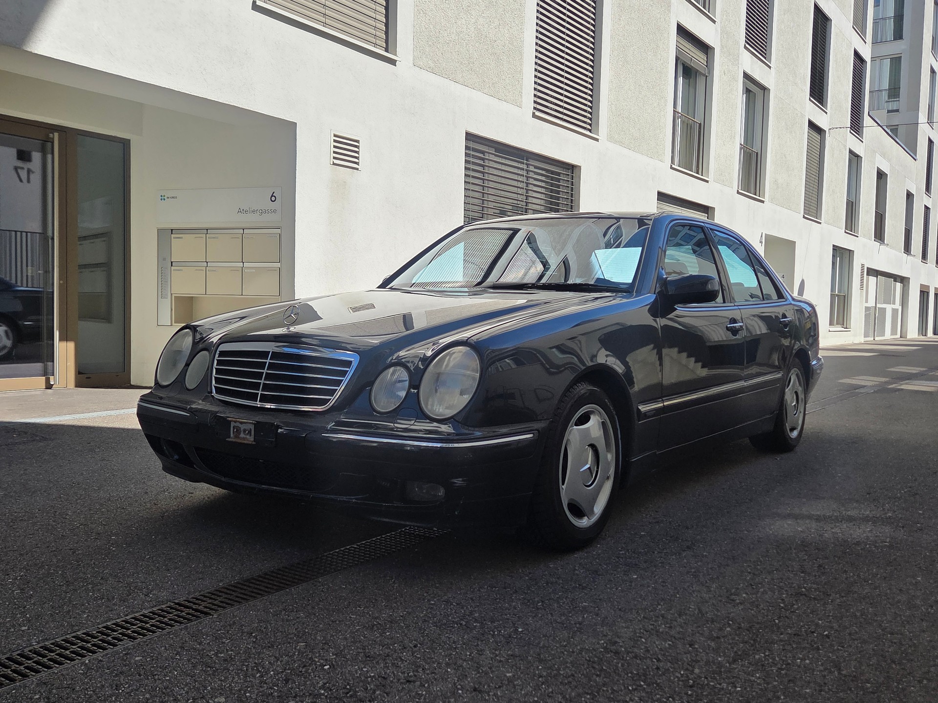 MERCEDES-BENZ E 320 Avantgarde Automatic-image-0