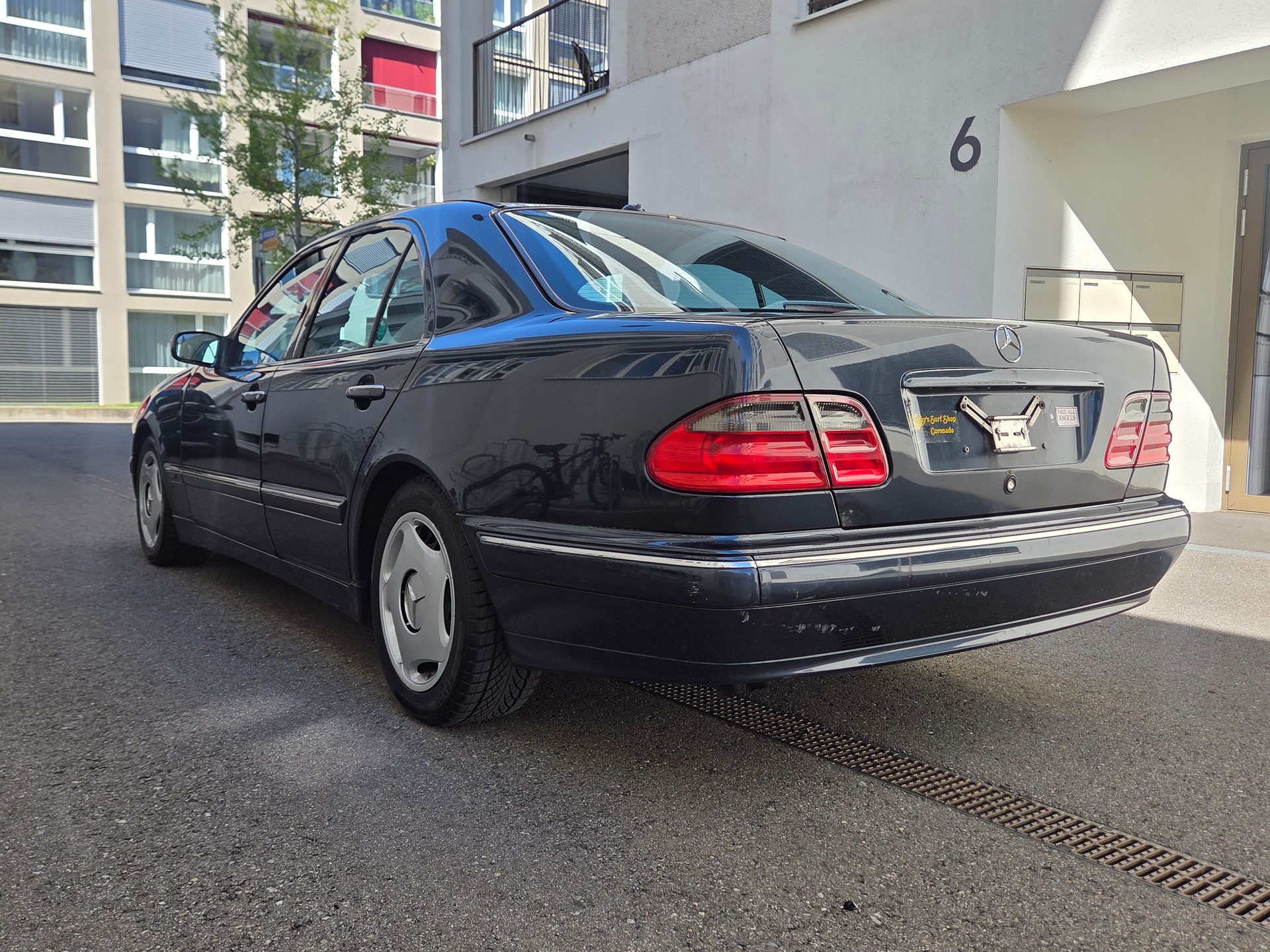 MERCEDES-BENZ E 320 Avantgarde Automatic-image-4