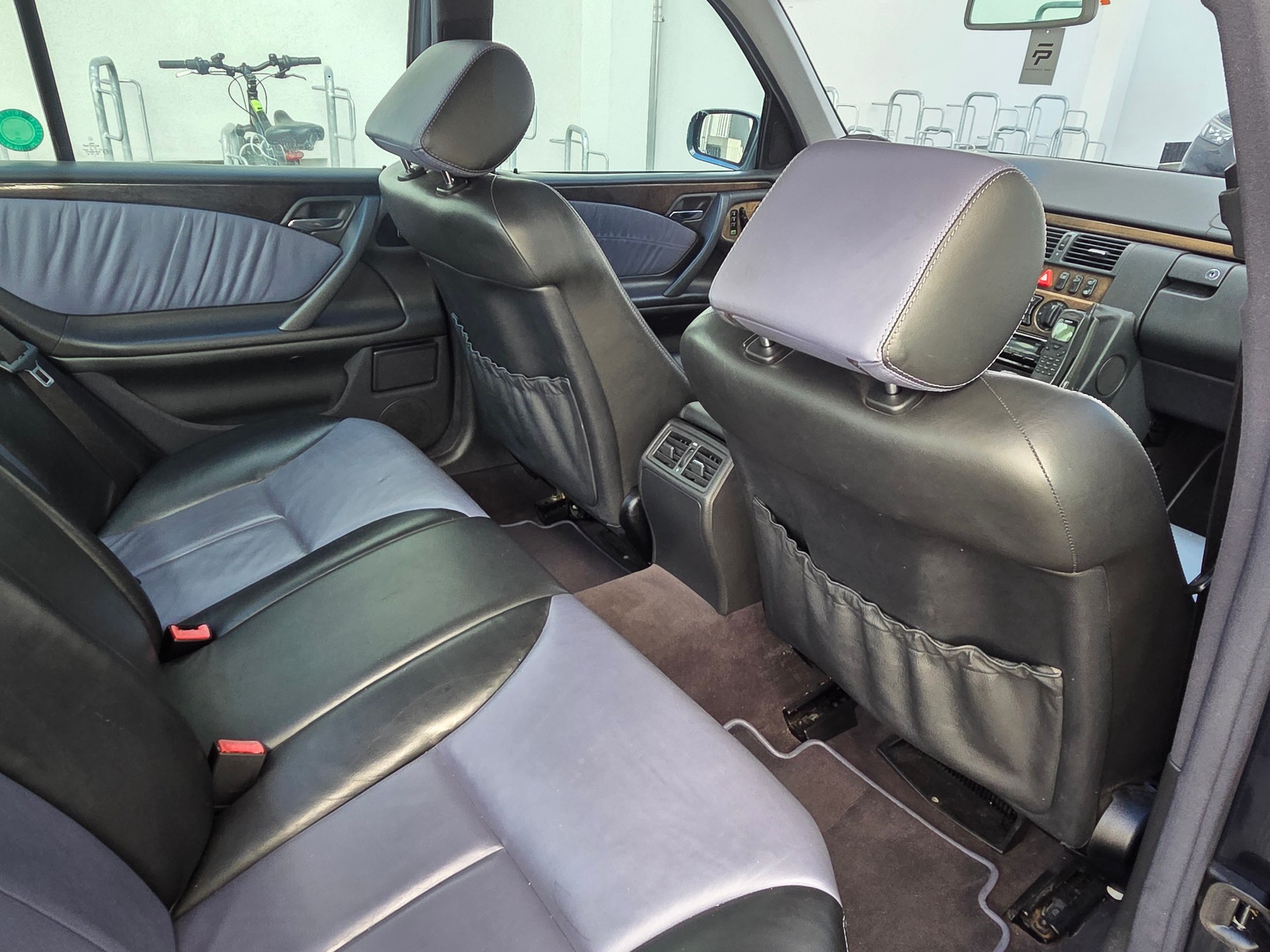MERCEDES-BENZ E 320 Avantgarde Automatic-image-14