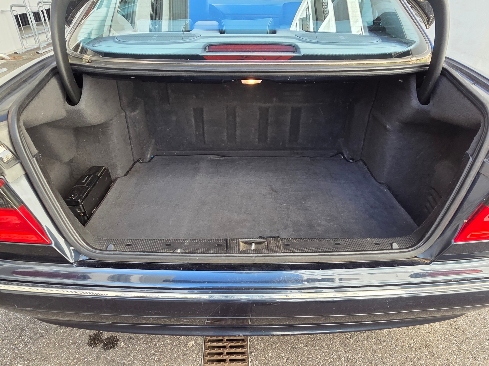 MERCEDES-BENZ E 320 Avantgarde Automatic-image-15