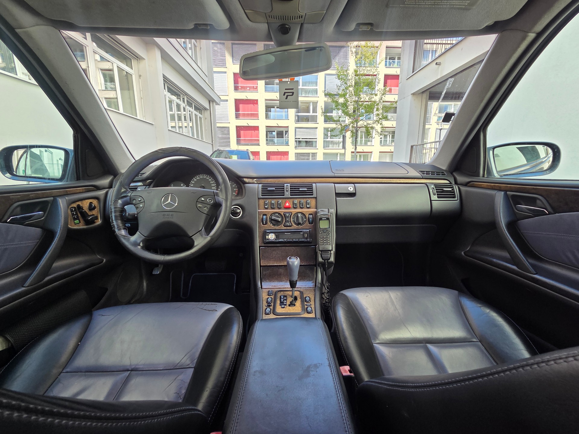 MERCEDES-BENZ E 320 Avantgarde Automatic-image-7