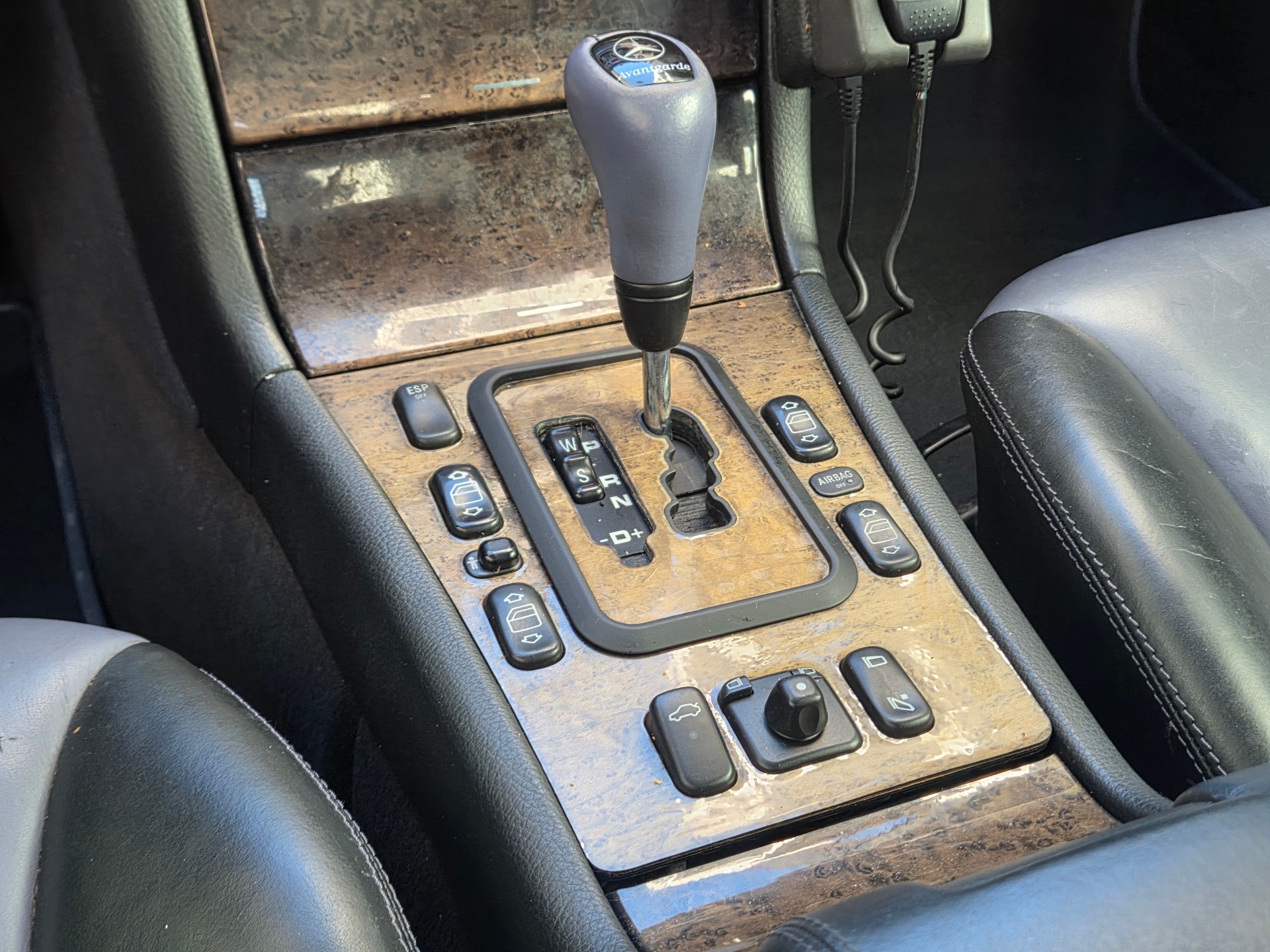 MERCEDES-BENZ E 320 Avantgarde Automatic-image-10