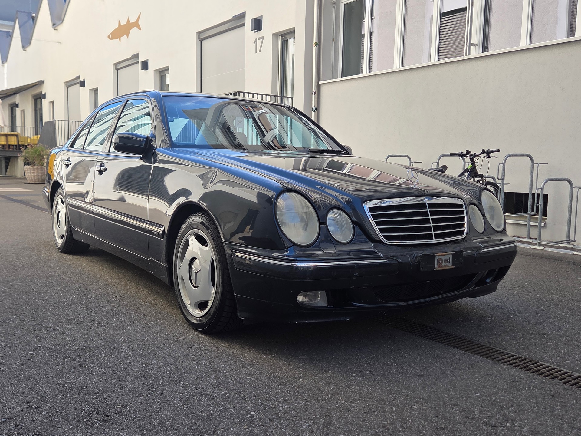 MERCEDES-BENZ E 320 Avantgarde Automatic-image-1
