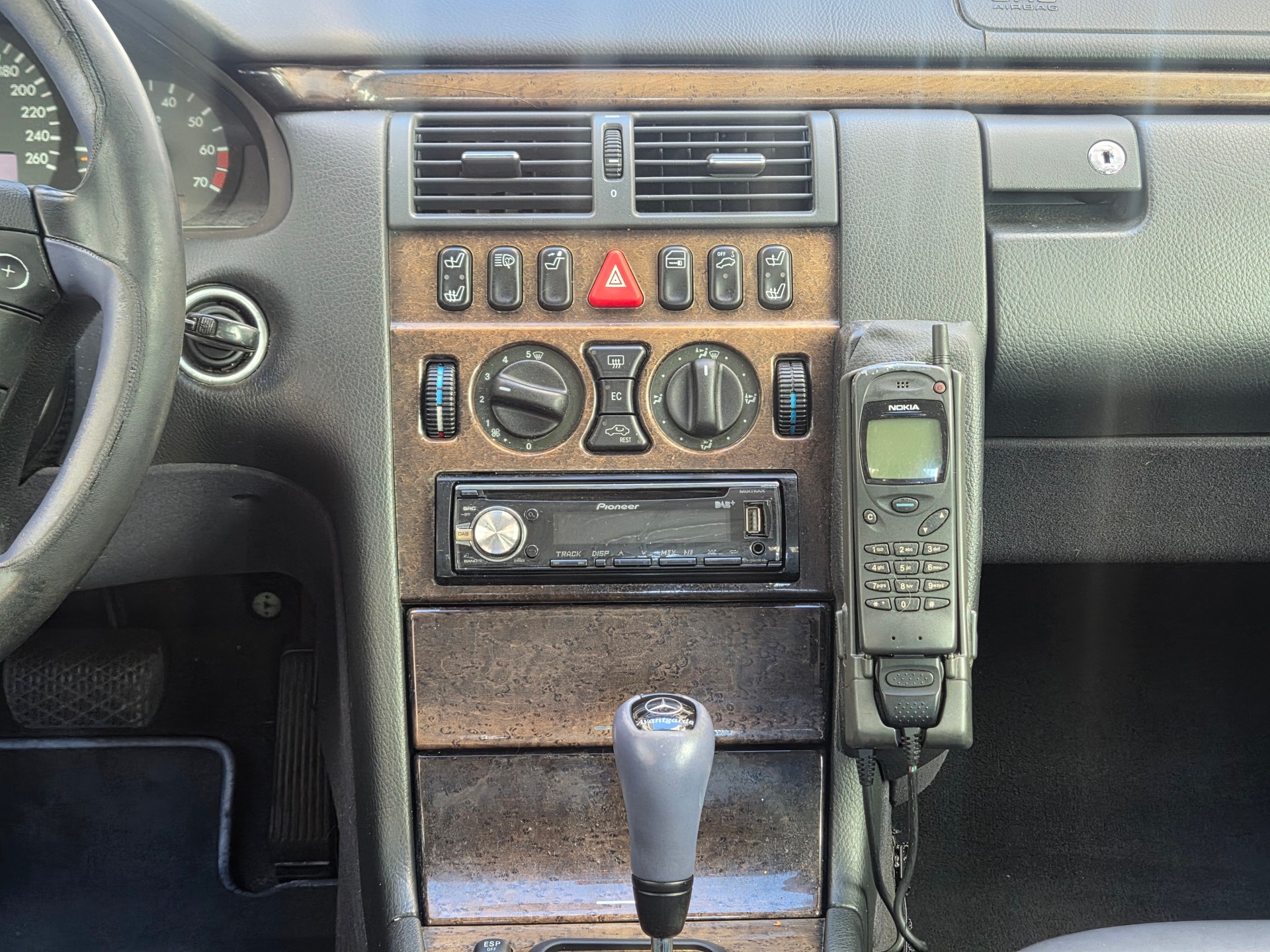 MERCEDES-BENZ E 320 Avantgarde Automatic-image-9