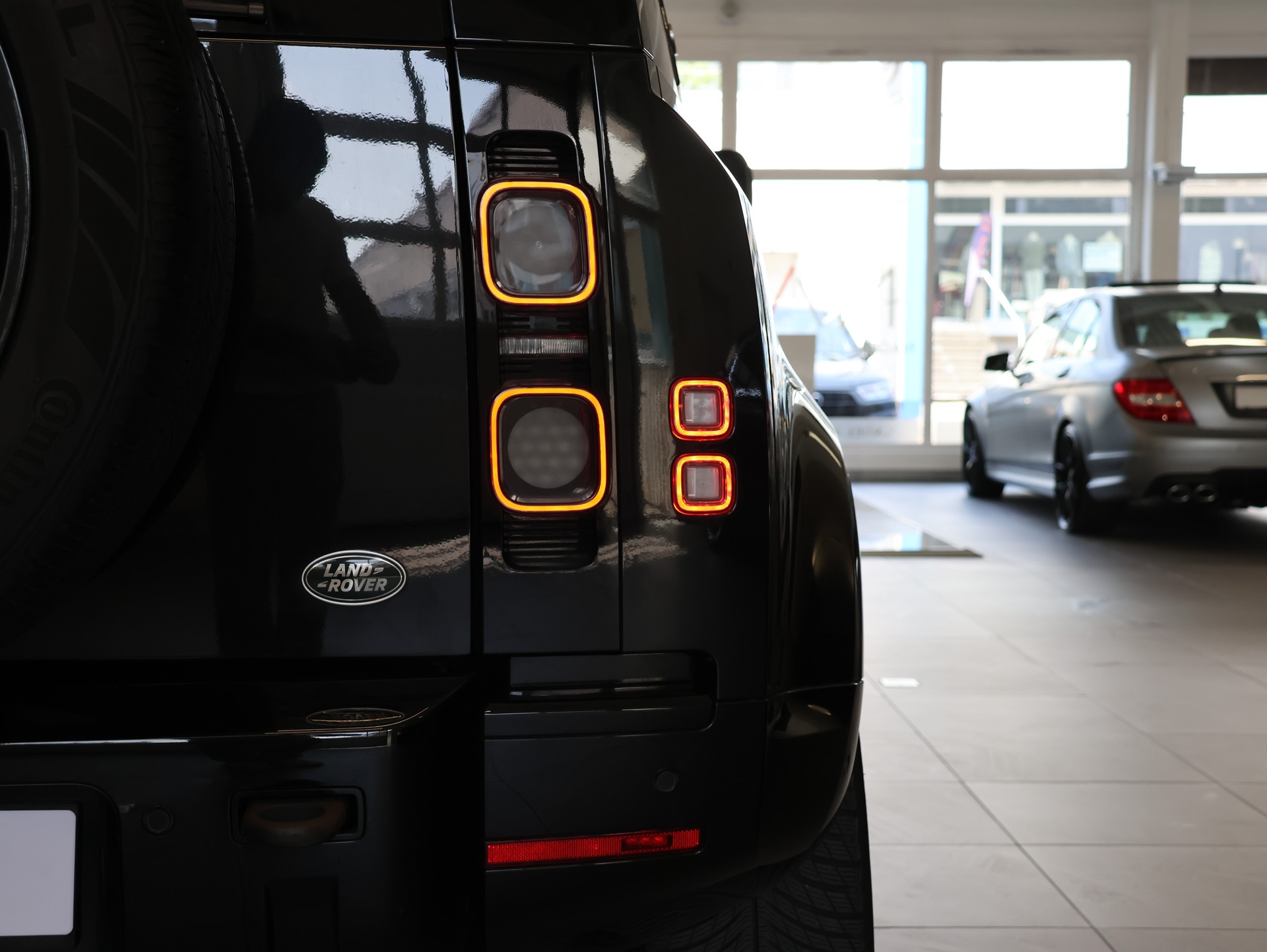 LAND ROVER Defender 110 525 V8 5.0 AT8 *Panorama* *Meridian* *360 Kamera*-image-10