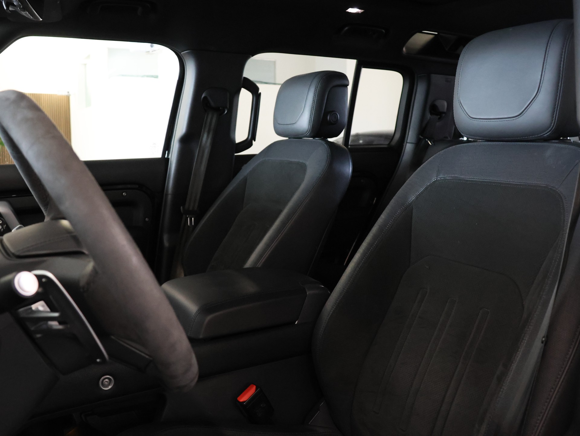 LAND ROVER Defender 110 525 V8 5.0 AT8 *Panorama* *Meridian* *360 Kamera*-image-20